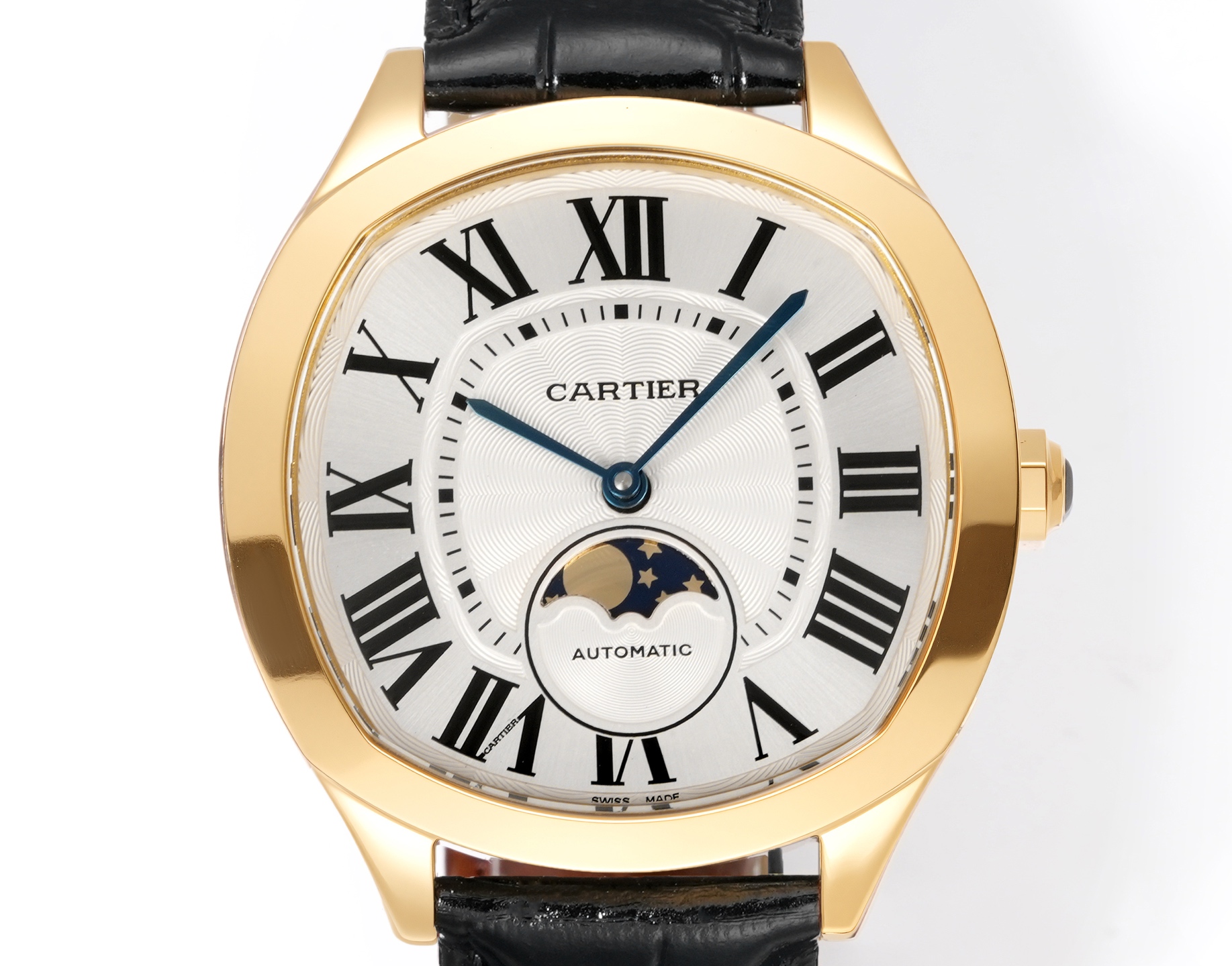 Cartier 卡地亚Drive de Cartier系列腕表 以典雅肃穆的枕形设计搭配利落大方的线条布局