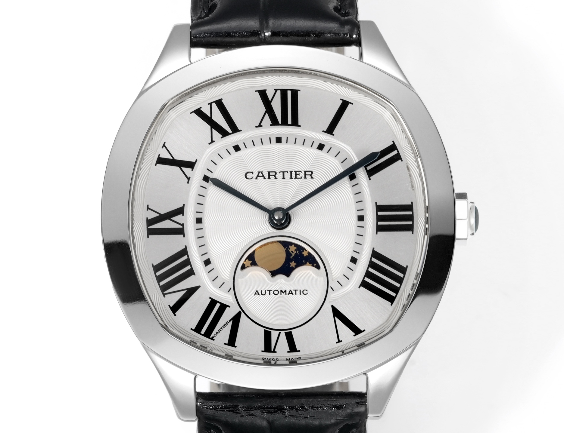 Cartier 卡地亚Drive de Cartier系列腕表 以典雅肃穆的枕形设计搭配利落大方的线条布局