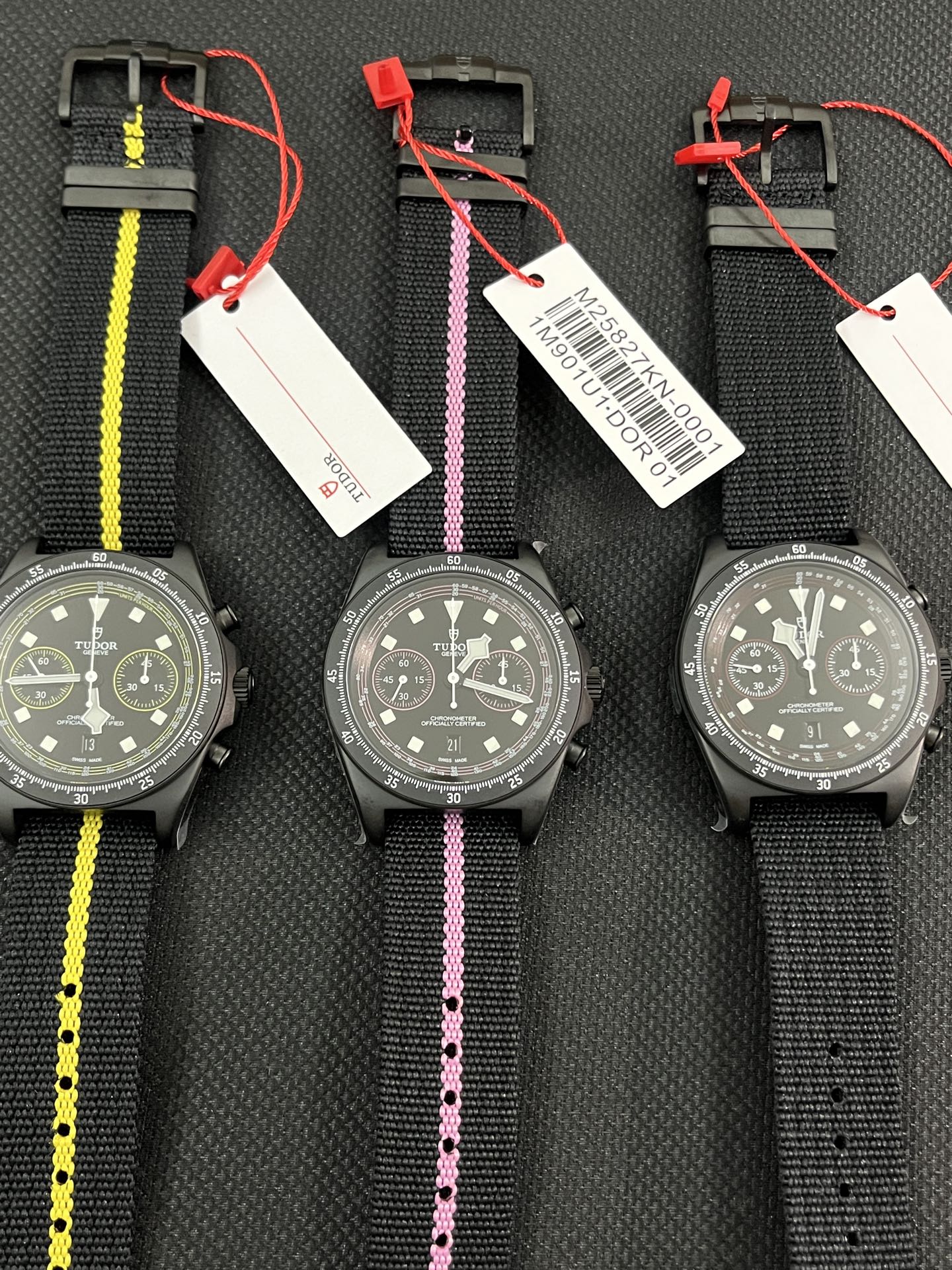 NO:687692,TUDOR's new submersible series is on the market. Thanks for sharing the picture. The new submersible FXD chronograph watch 'Professional Cycling Edition'!  FXD-Pink FXD-Yellow FXD-Red → Po Feng·Ling Zhi → It took V+ Factory eight months to complete the replica. The specially customized movement factory has made an exception for this model. The exclusive export version movement has solved the bottleneck problem. The ceiling-level super-double-shaped hollow sapphire glass has witnessed such extreme permeability for the first time, causing the illusion that the hands seem to be free from the inner layer of the glass.  The dial hand has a super ice blue luminous effect, using Swiss high-performance S1 luminous coating. The watch diameter is 43 mm.19860909TUDOR帝舵新款领潜型系列 新品上市,感谢转图 新款领潜型FXD计时腕表“专业骑行版”！ FXD-粉色 FXD-黄色  FXD-红色 →破风·凌至 →V+厂历时八个月已完成复刻 特别订制的 机芯厂为此款破例改造的 独供的出口版机芯 已解决日厉瓶颈问题. 天花版级别的 超级窝盖形抛空的 蓝宝石玻璃, 第一次见证如此极限的通透性,导致让表针似在玻璃里层游离的错觉. 字面针超强冰蓝夜光效果,采用瑞士高性能S1夜光涂层,表径43毫米,,Watch
