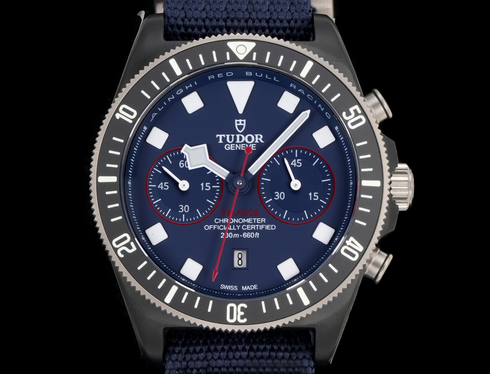 NO:703435,Unified V's new work Tudor Submarine Series M25807KN-0001 FXD Alinghi Red Bull co-branded movement, self-winding mechanical movement, function, hour hand, minute hand, small second hand, calendar, chronograph, 45-minute counter  Bezel material, 60-minute scale titanium bi-directional rotating outer ring, one card position Crown material, titanium screw-in crown, decorated with embossed Tudor shield logo Strap material, integrated textured strap The bottom cover is engraved with the Alinghi Red Bull Sailing Team logo [V+] Exclusive version!  The latest version on the market, every detail is developed with the sincerity of the V+ factory.19860909统一 V新作 帝舵领潜型系列M25807KN-0001 FXD阿灵基 红牛联名款 机芯 ,自动上弦机械机芯 功能 ,时针 分针 小秒针 日历 计时 45分计时盘 表壳材质 ,黑色碳钢复合材料 表径,43毫米 表盘材质,哑光蓝色,计时盘点缀红色装饰,陶瓷冰蓝夜光标 表圈材质,60分钟刻度钛金属双向旋转外圈,个卡位 表冠材质,钛金属旋入式表冠,饰以浮雕帝舵表盾牌标志 表带材质,一体式织纹表带 底盖刻有阿灵基红牛帆船队标志【V+】独家对版！市场最新版本,每个细节都是V+工厂匠心开发的诚意,,Watch