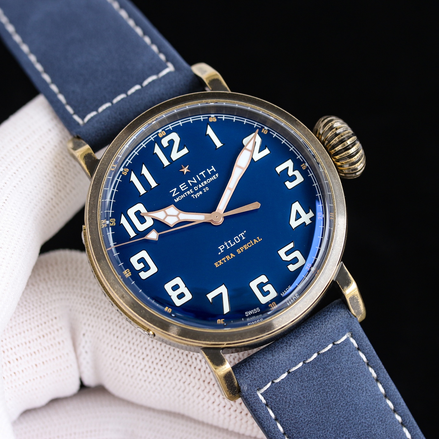 NO:728323,V+ launches the ZENITH pilot series. The dial is simple and beautiful, the snake-shaped hands, the sapphire glass, the case is superbly polished, especially the water chestnut polishing. Big aviation fans must not miss this movement. It adopts imported modified EIite679. The travel time is accurate and stable with zero faults. The dial is 45x14.25. The original mold is synchronized. The titanium buckle and bottom cover [Dream with the stars, walk with the truth],19860909V+推出ZENITH 真力时飞行员系列 表盘简洁美观 蛇形指针 蓝宝石玻璃 表壳打磨超赞 特别是菱角打磨都很到位 大飞迷一定不可错过此款机芯采用进口改EIite679 走时精准稳定零故障表经45x14.25 原装开模同步 钛金属表扣及底盖 [以星为梦,与眞同行],,Watch
