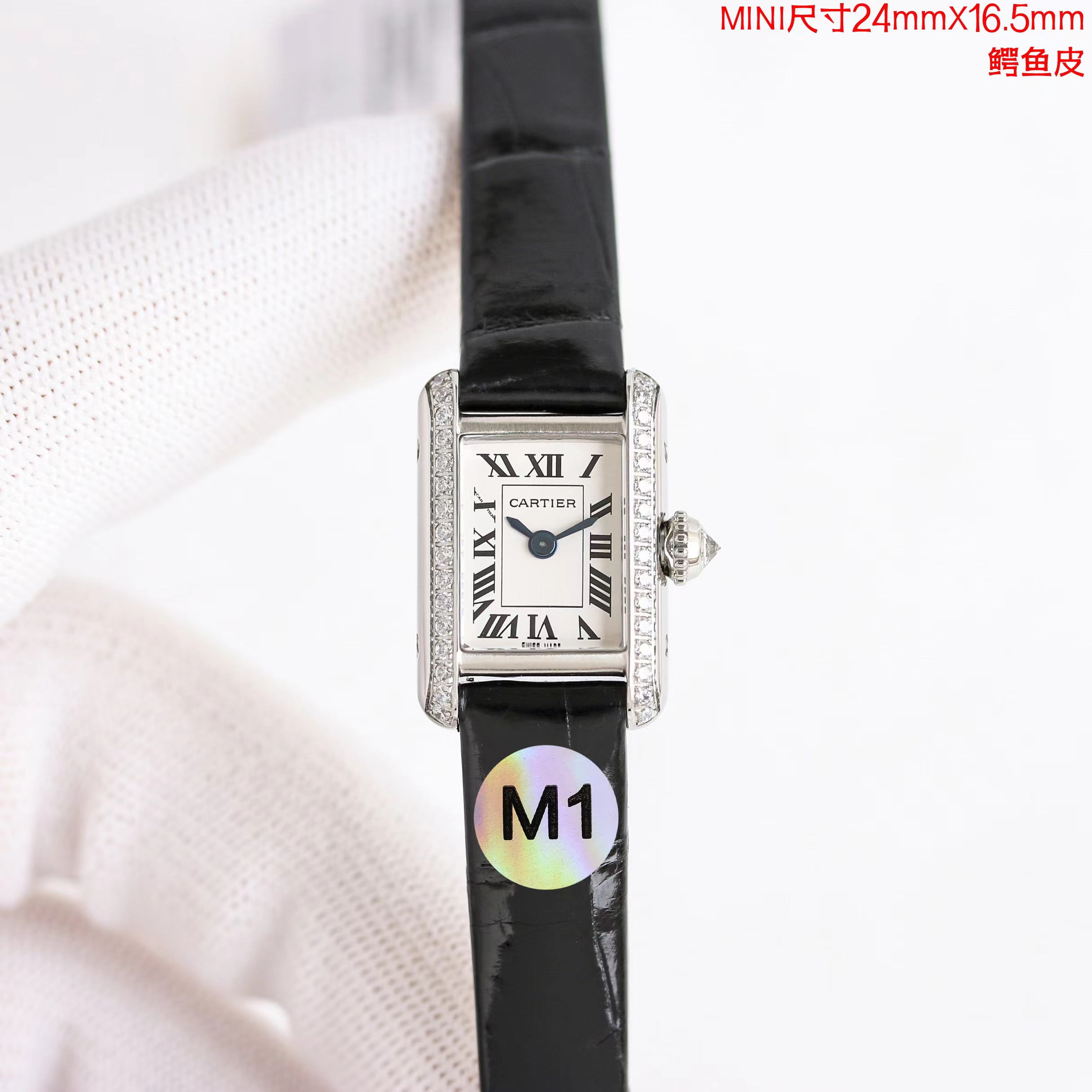 NO:728347,Produced by M1. Original mold opening. TANK LOUIS CARTIER mini small watch with a dial size of 24 16.5mm x 6.2mm and Swiss imported movement!  Accurate travel time. The classic design is mixed with new proportions, making it more sophisticated, unique and full of personality. The iconic bright gold curved case has been carefully polished with rounded corners through multiple layers of complicated processes, striving to make every arc the same as the original. It is supplemented by a sapphire crown that is carefully polished by hand, with a unique forged silver-plated dial, sword-shaped burnt steel blue hands, and a sapphire crystal mirror.  , paired with a pure American crocodile leather strap, every element takes into account aesthetics and wearing comfort, expressing casual elegance and letting your beauty flow everywhere. No matter how many times you see it, you will still be surprised by the mini tank. The combination of the classic gold watch frame and the black crocodile leather strap is full of texture. It really interprets exquisiteness to the extreme!  Produced by M1, it must be a high-quality product!  ,,louis vuitton,cartier,crocodile skin,gold19860909M1出品.原版开模.TANK LOUIS CARTIER迷你小尺寸款腕表以 24 16.5mm x 6.2mm的表盘尺寸,瑞士进口机芯！走时精准.经典的设计混以全新的比例搭配,更显精巧别致而富有个性.标志性的明亮黄金弧形表壳 经过多层繁复工序精细打磨出圆润边角,力求每个弧度都与原版无异.再辅以每颗都用手工精心打磨的蓝宝石表冠,搭配独特煅烤镀银表盘,剑形烧钢蓝指针,蓝宝石水晶镜面 ,搭配纯正美洲鳄鱼皮质表带,每一元素兼顾美学和佩戴舒适感,尽释随性优雅,让你的美处处流转.无论看了多少次还是会被惊讶住的mini坦克,经典金色表框搭配黑色鳄鱼皮表带组合,质感拉满.真的把精致演绎到了极致！M1出品 必属精品！,,louis vuitton,cartier,crocodile skin,gold,Watch