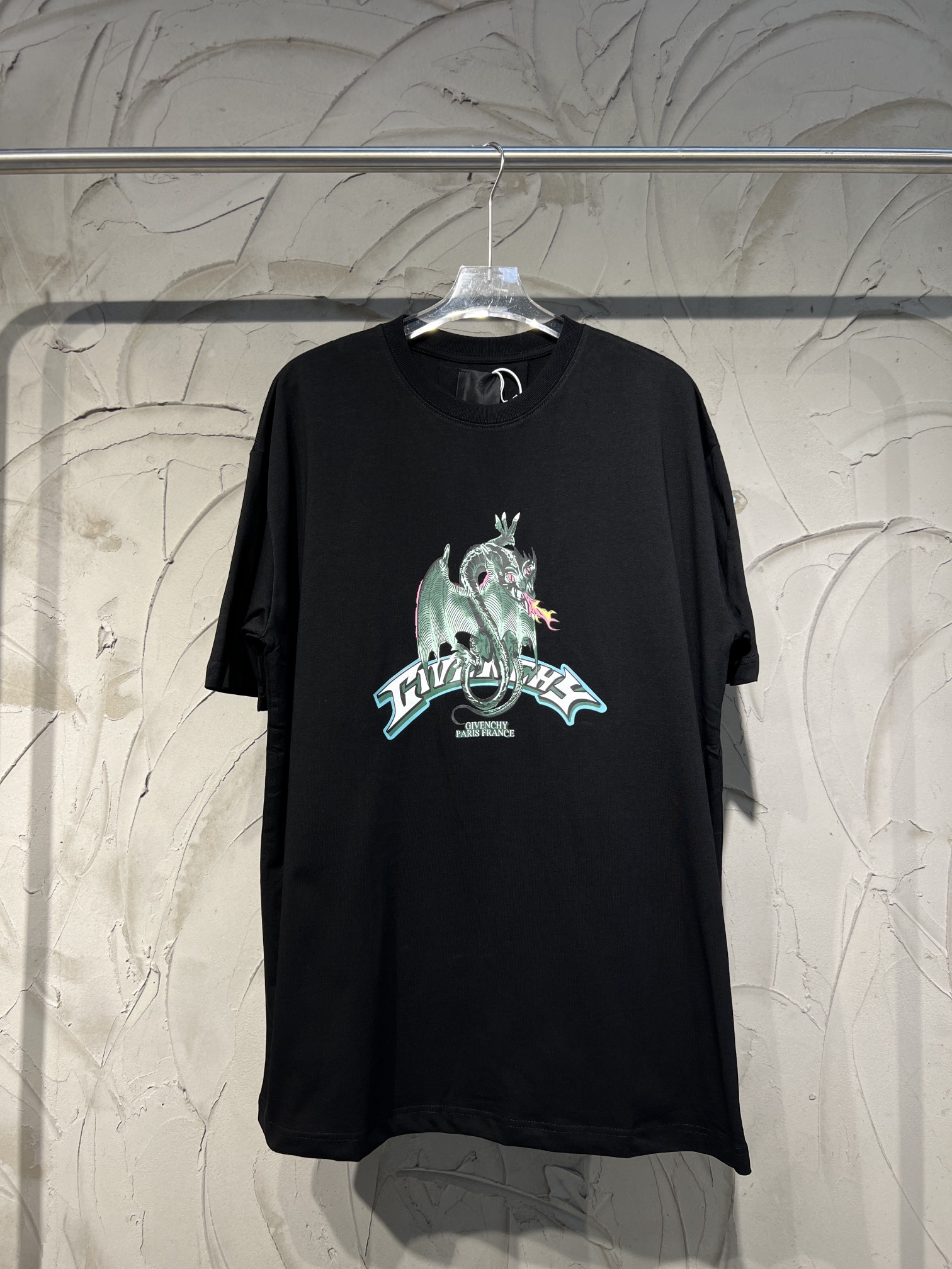 En stock Camiseta con nueva letra limitada de Givenchy 24ss Givenchy gvc Year of the Dragon 🐲🐉El costo es extremadame…