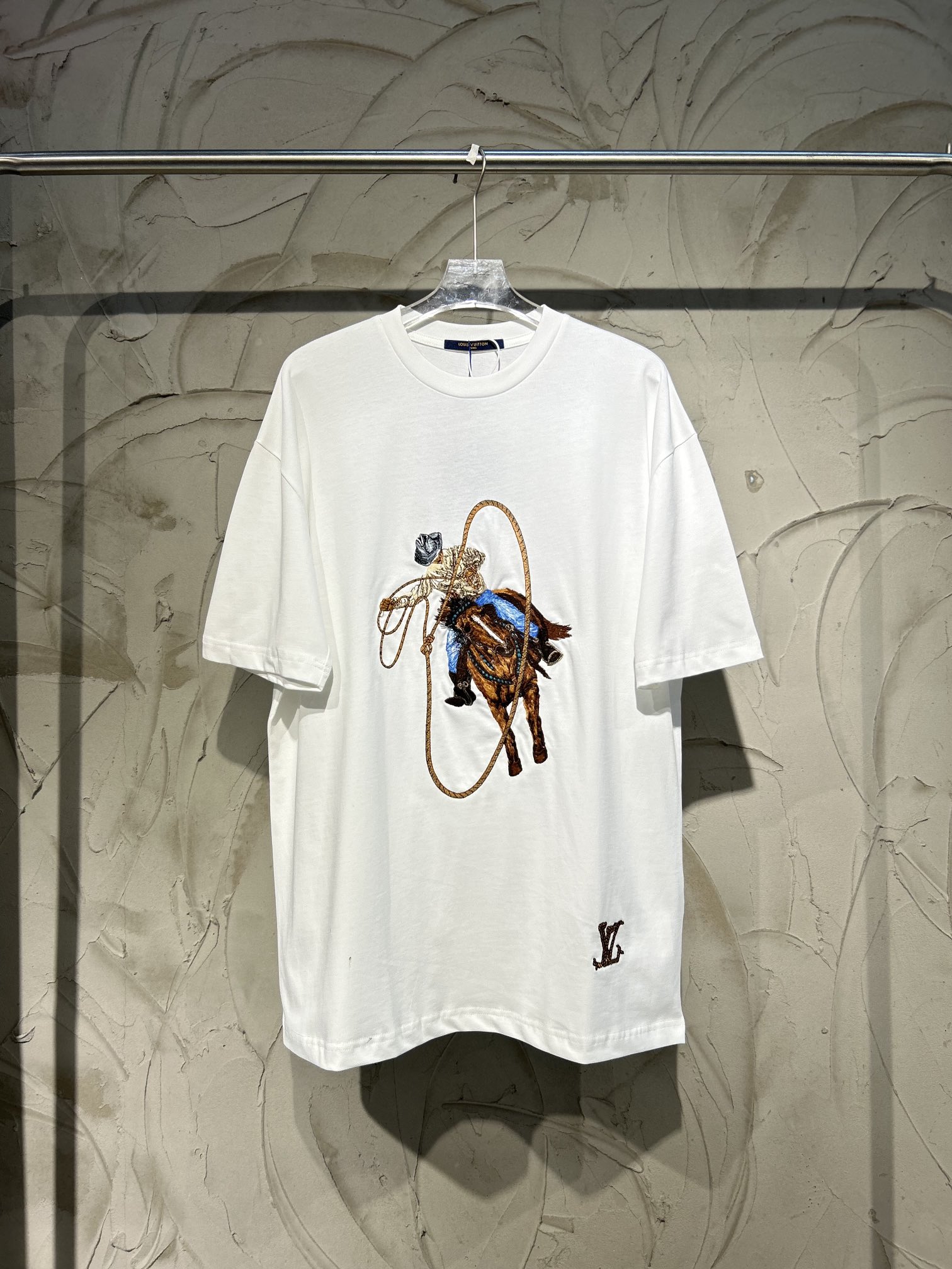 Louis Vuitton Kleidung T-Shirt Stickerei Unisex Baumwolle Fashion Kurzarm