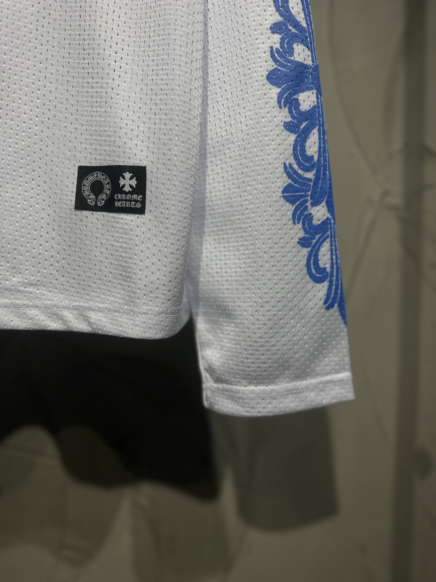 120💰

Chrome Hears 克罗心新款新配色白色最新短袖网眼棒球服千眼涂鸦冰球短袖 丝滑T恤夏天穿很凉爽 字母印花图案克罗心这一季单品超级好看 百搭 克罗心最新联名款专柜正品同步 定染面料 男女同款 宽松版型 落肩宽
白色 黑色
尺码 S M L