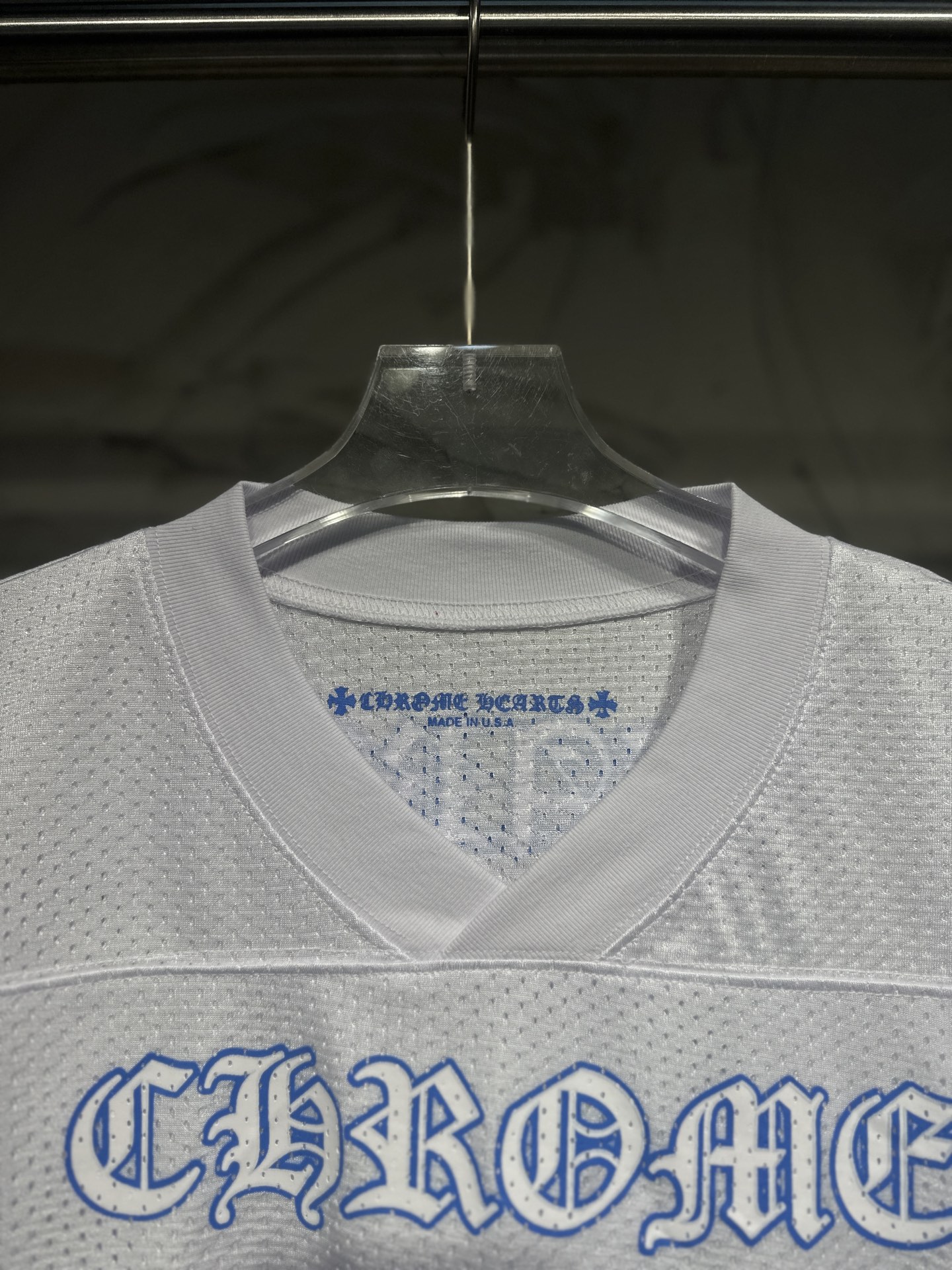 120💰

Chrome Hears 克罗心新款新配色白色最新短袖网眼棒球服千眼涂鸦冰球短袖 丝滑T恤夏天穿很凉爽 字母印花图案克罗心这一季单品超级好看 百搭 克罗心最新联名款专柜正品同步 定染面料 男女同款 宽松版型 落肩宽
白色 黑色
尺码 S M L