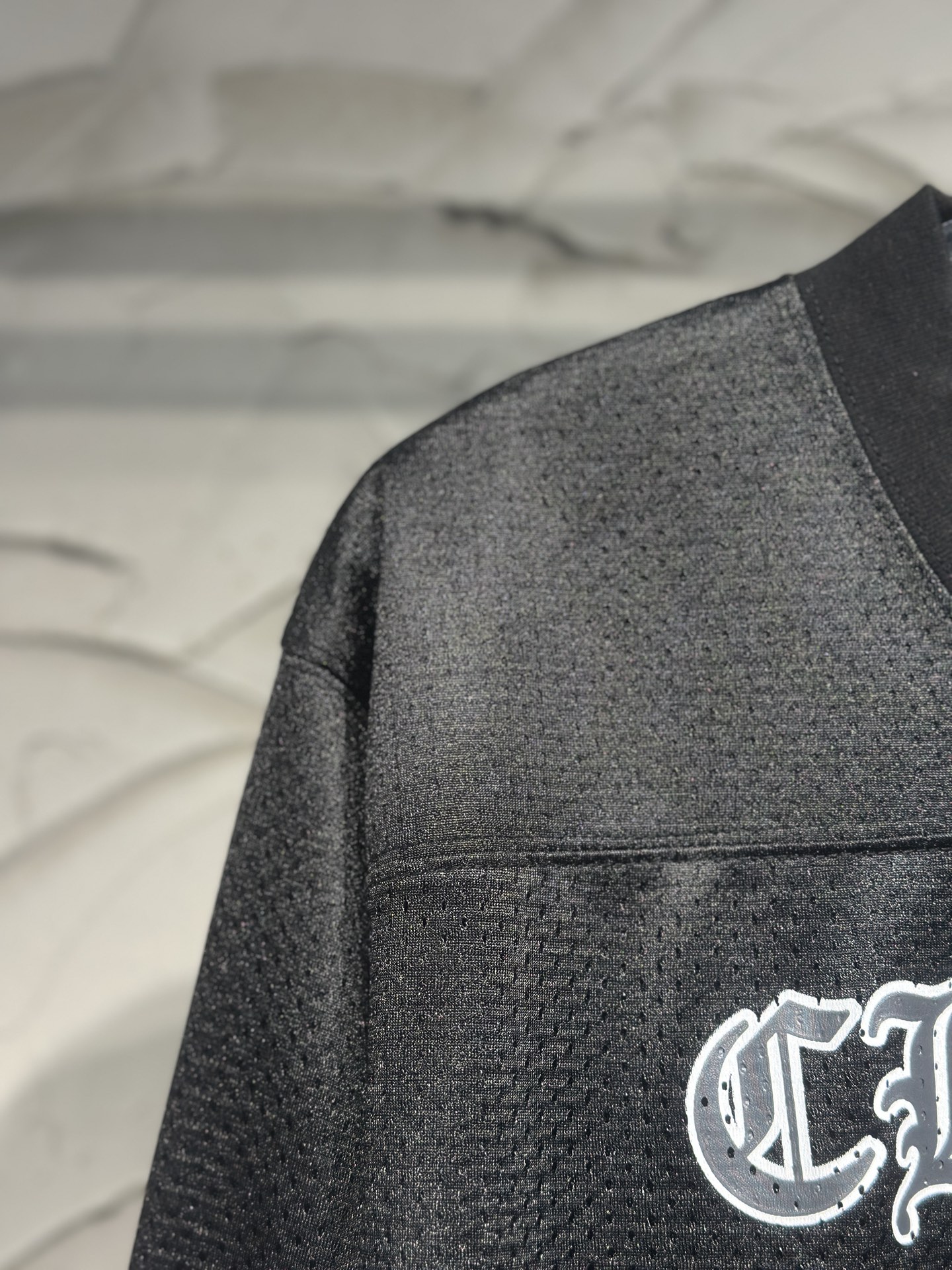 120💰

Chrome Hears 克罗心新款新配色白色最新短袖网眼棒球服千眼涂鸦冰球短袖 丝滑T恤夏天穿很凉爽 字母印花图案克罗心这一季单品超级好看 百搭 克罗心最新联名款专柜正品同步 定染面料 男女同款 宽松版型 落肩宽
白色 黑色
尺码 S M L