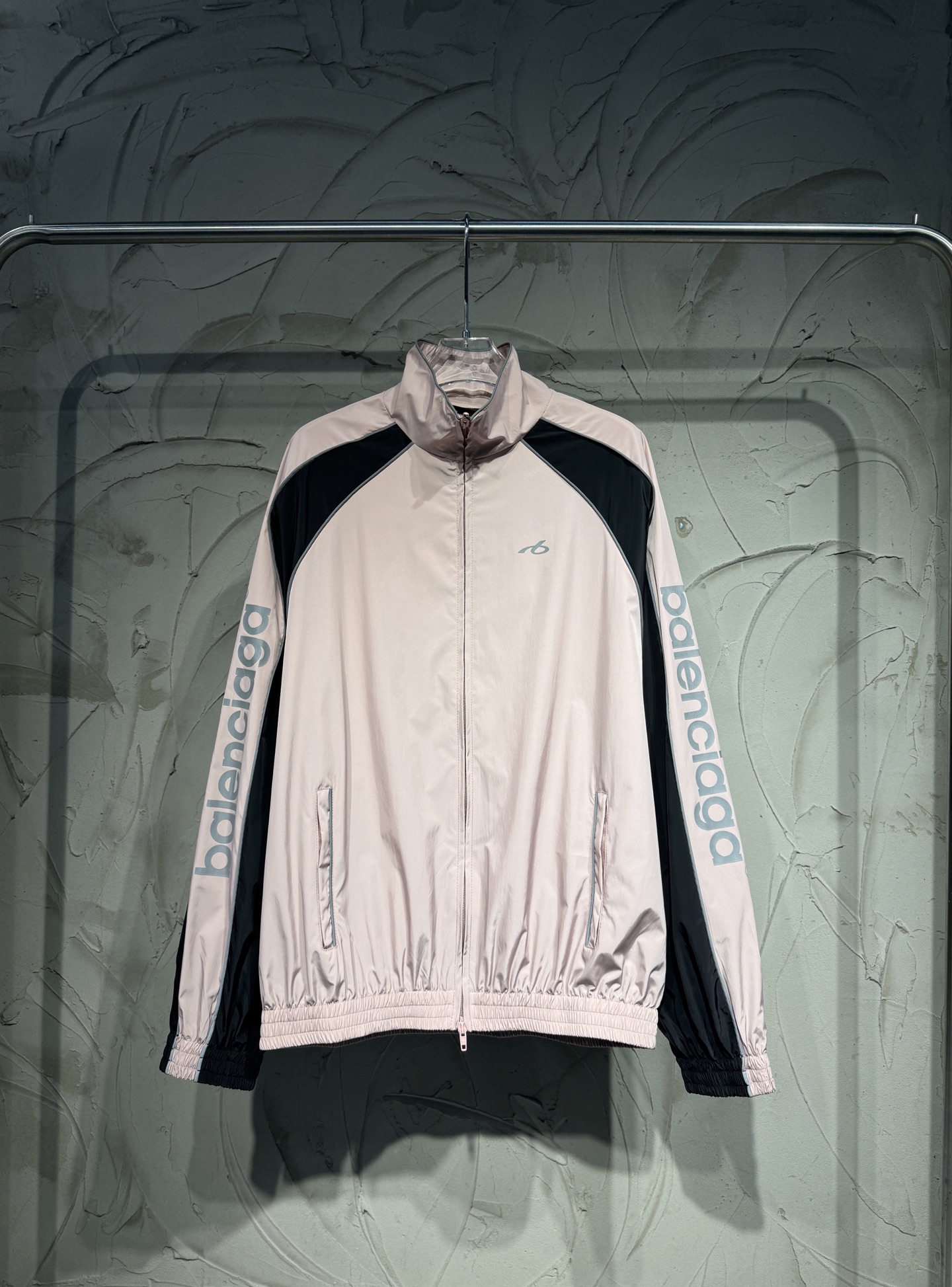 P195 BALENCIAGA otoño e invierno nuevo Traje/chaqueta/pantalón deportivo reflectante con logo Bodies, tejido técnico de…