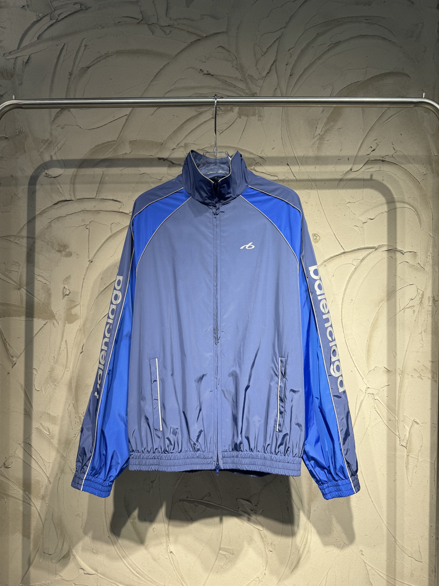 P195 BALENCIAGA otoño e invierno nuevo Traje/chaqueta/pantalón deportivo reflectante con logo Bodies, tejido técnico de…