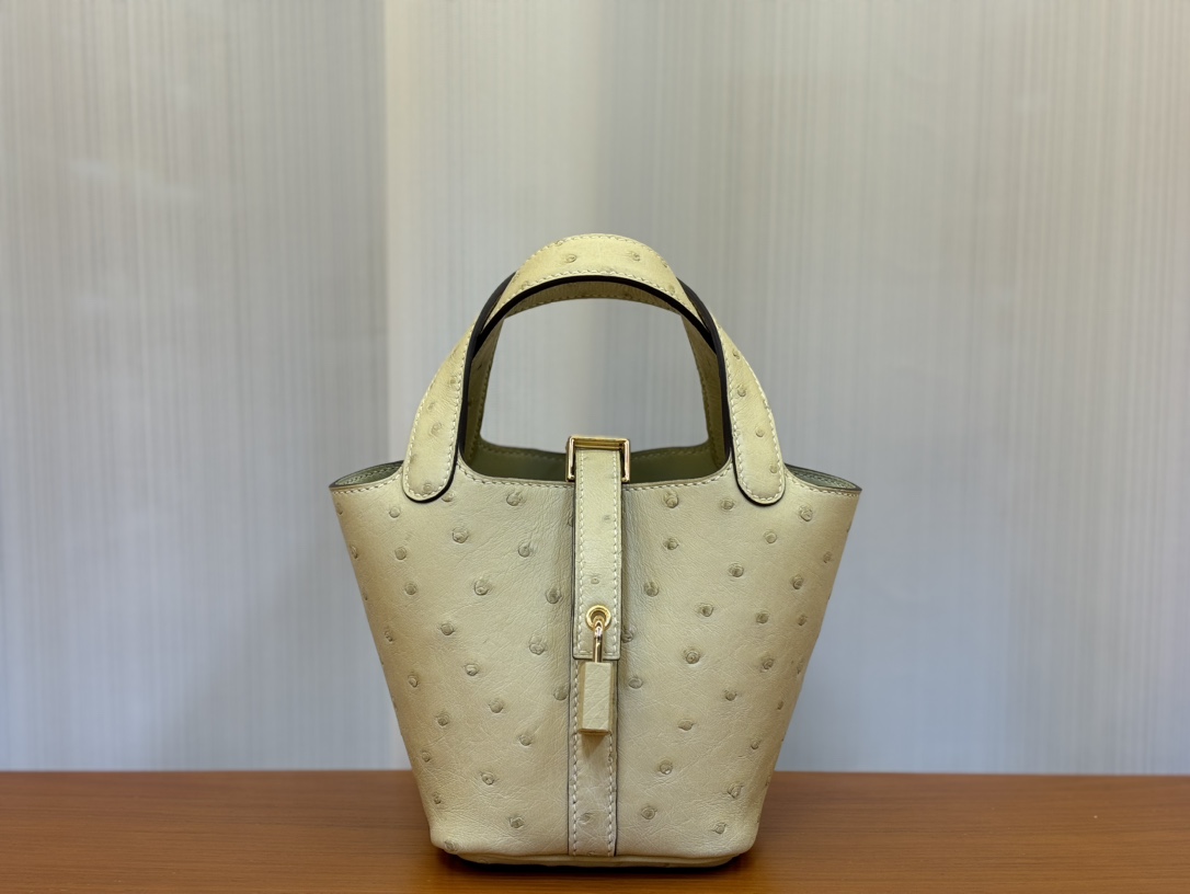 Hermès Hermes practical bucket bag high-end rare leather vanilla color gold buckle