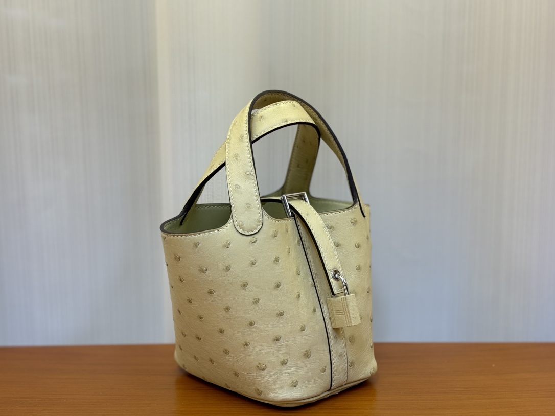 Hermès Hermes practical bucket bag high-end rare leather vanilla color silver buckle