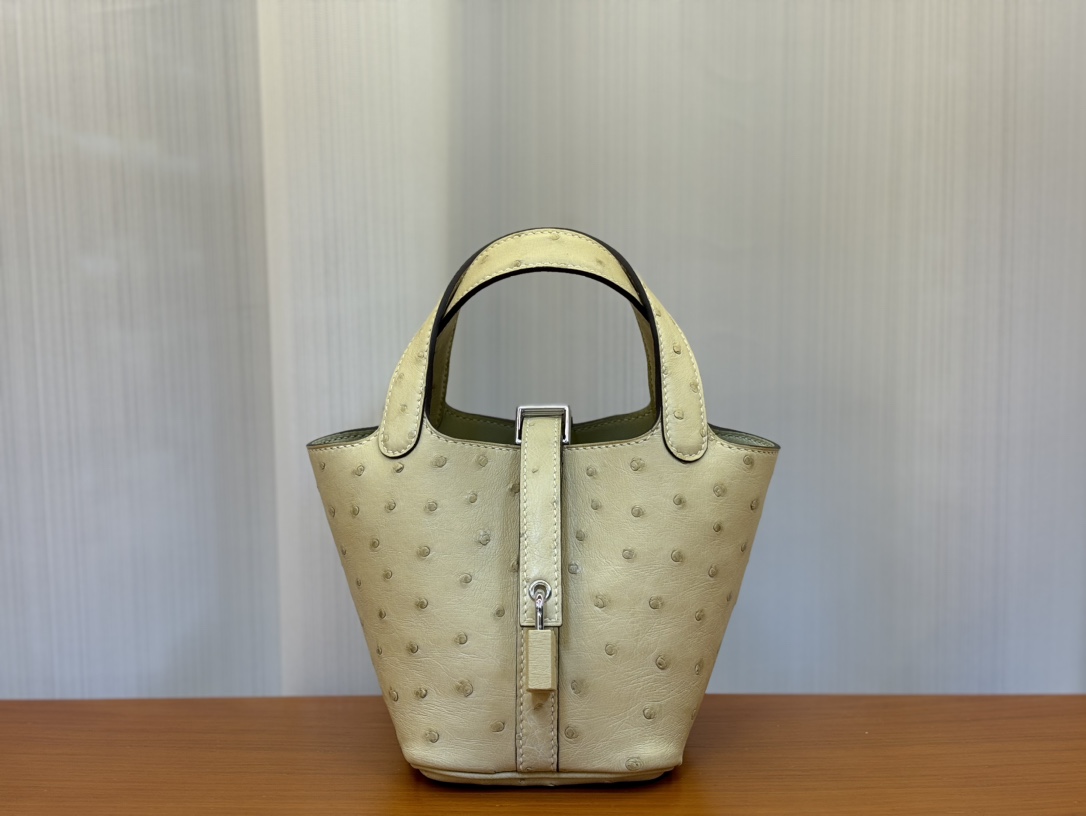 Hermès Hermes practical bucket bag high-end rare leather vanilla color silver buckle