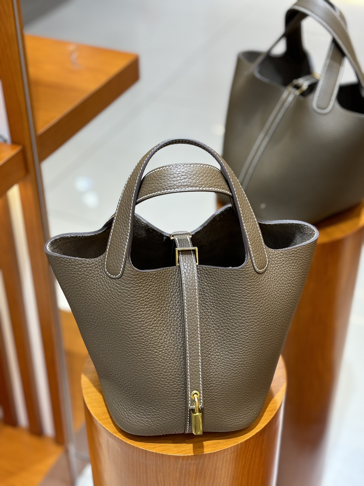 Hermes Style Grey Leather Bag Lookbook Reference image 1