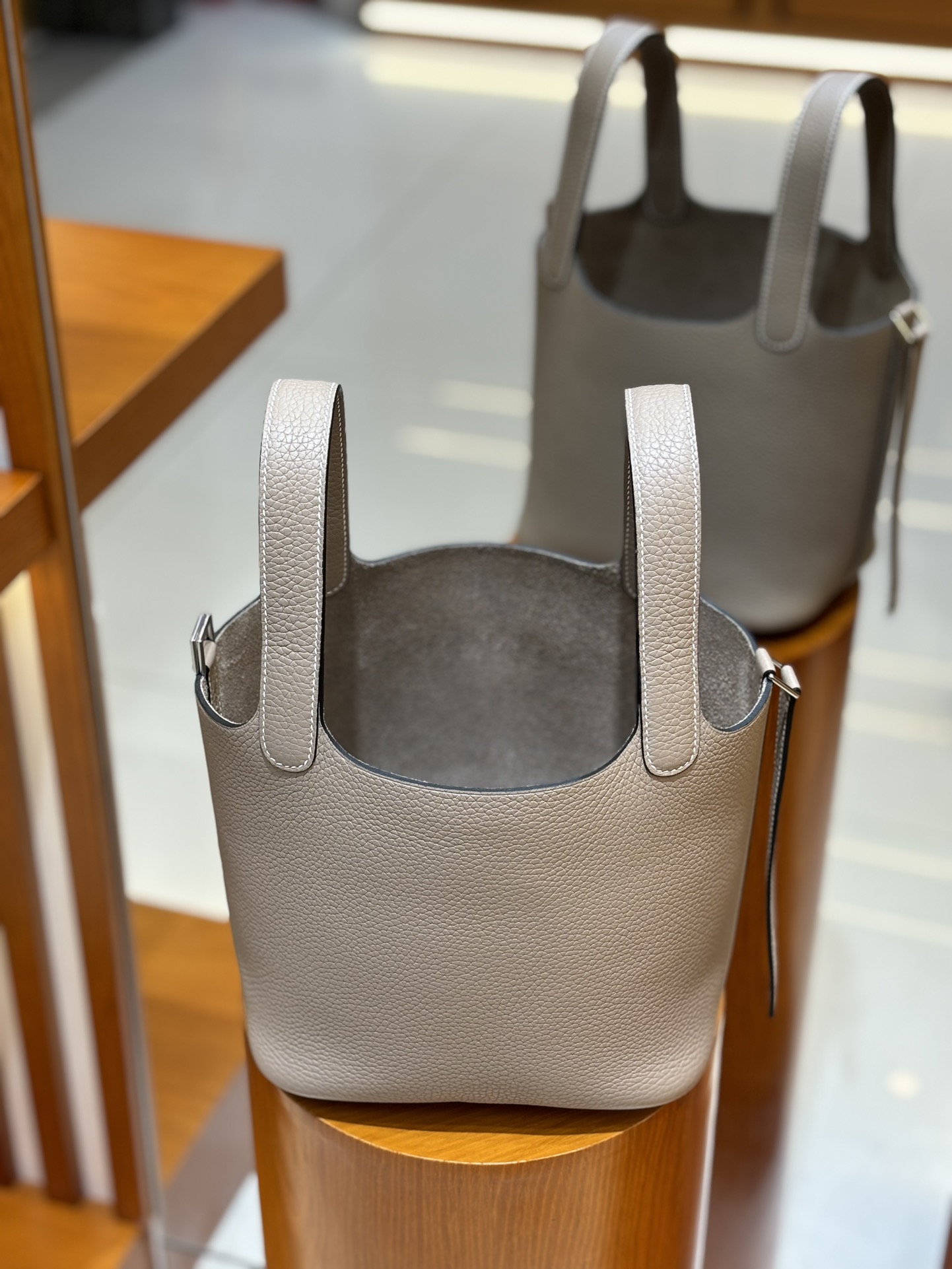 Hermes Style Grey Leather Bag Lookbook Reference image 2