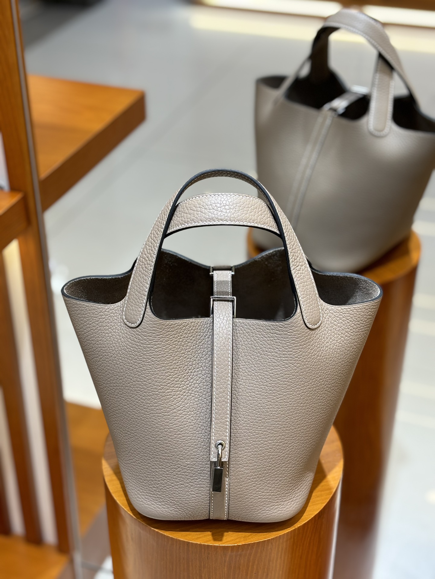 Hermes Style Grey Leather Bag Lookbook Reference image 1