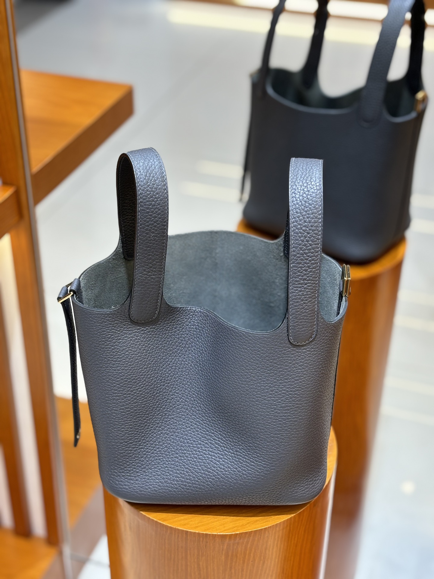 Hermes Style Grey Leather Bag Lookbook Reference image 2