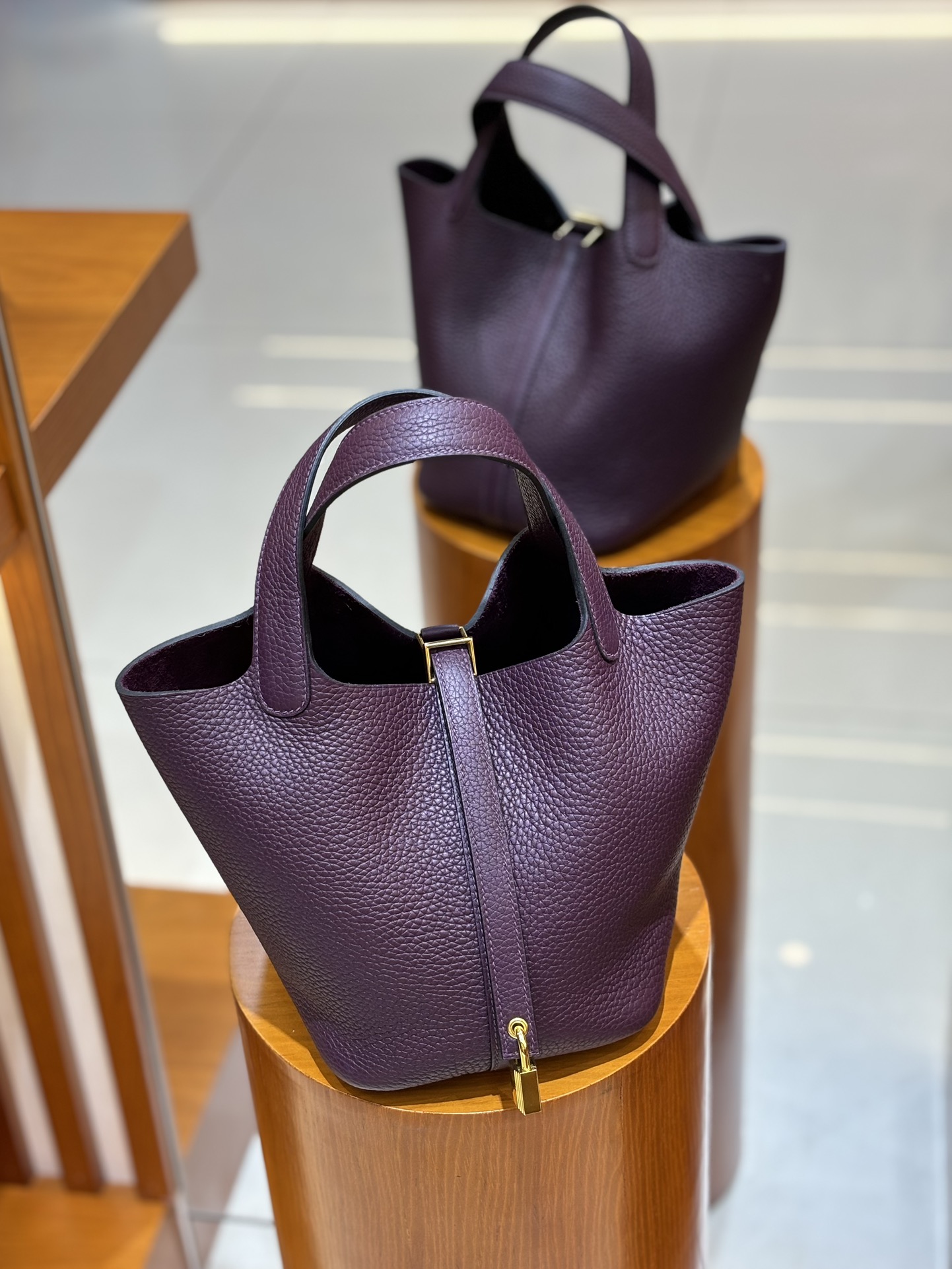 Hermes Style Black Leather Bag Lookbook Reference image 1