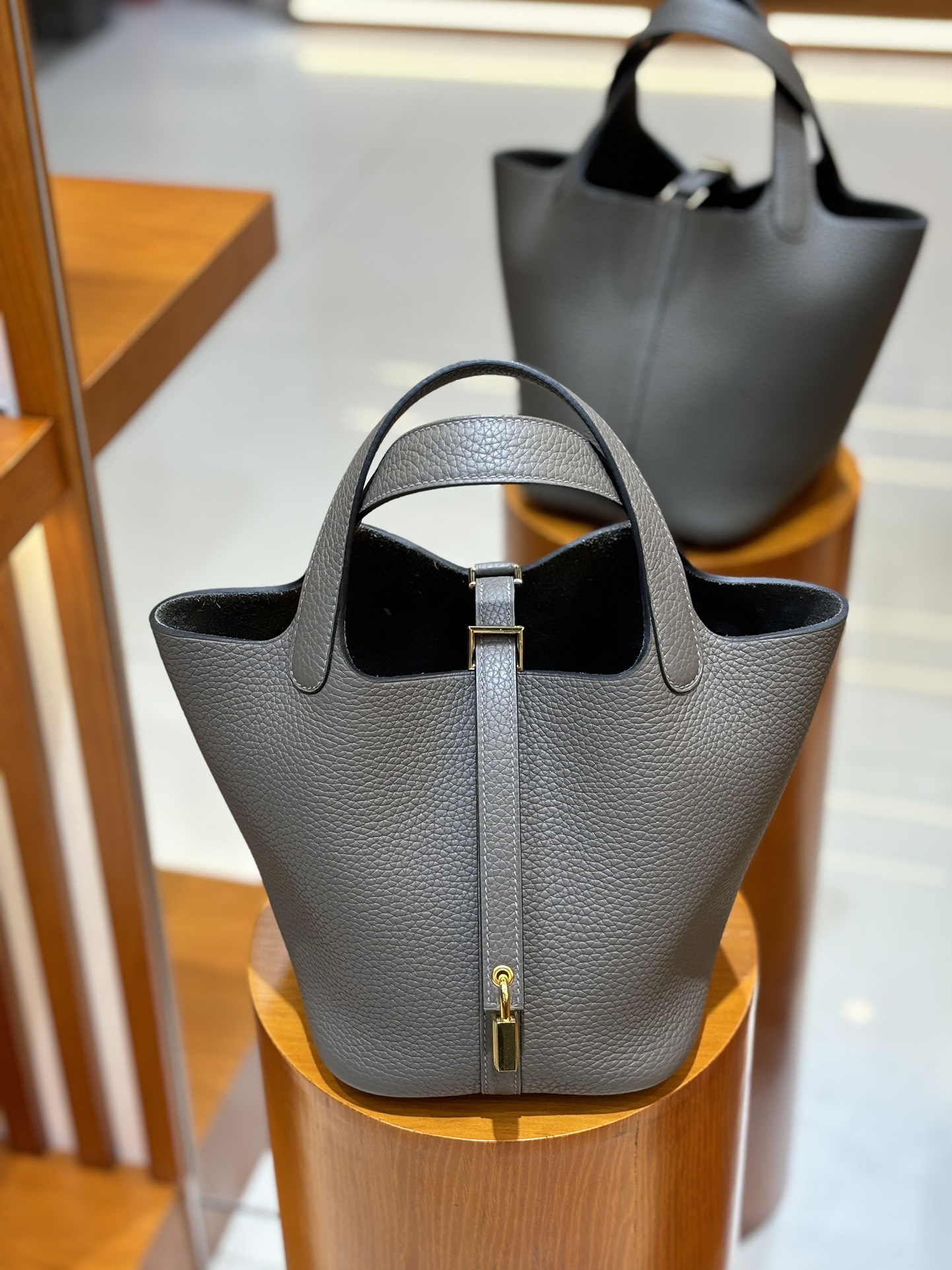 Hermes Style Grey Leather Bag Lookbook Reference image 1