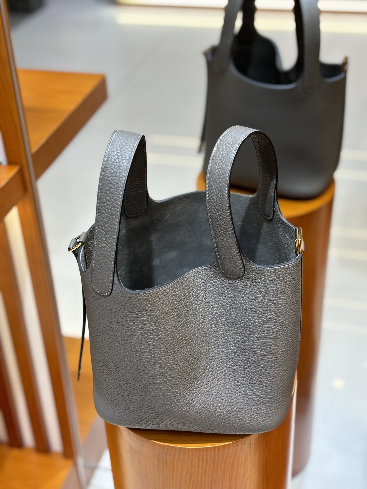Hermes Style Grey Leather Bag Lookbook Reference image 2