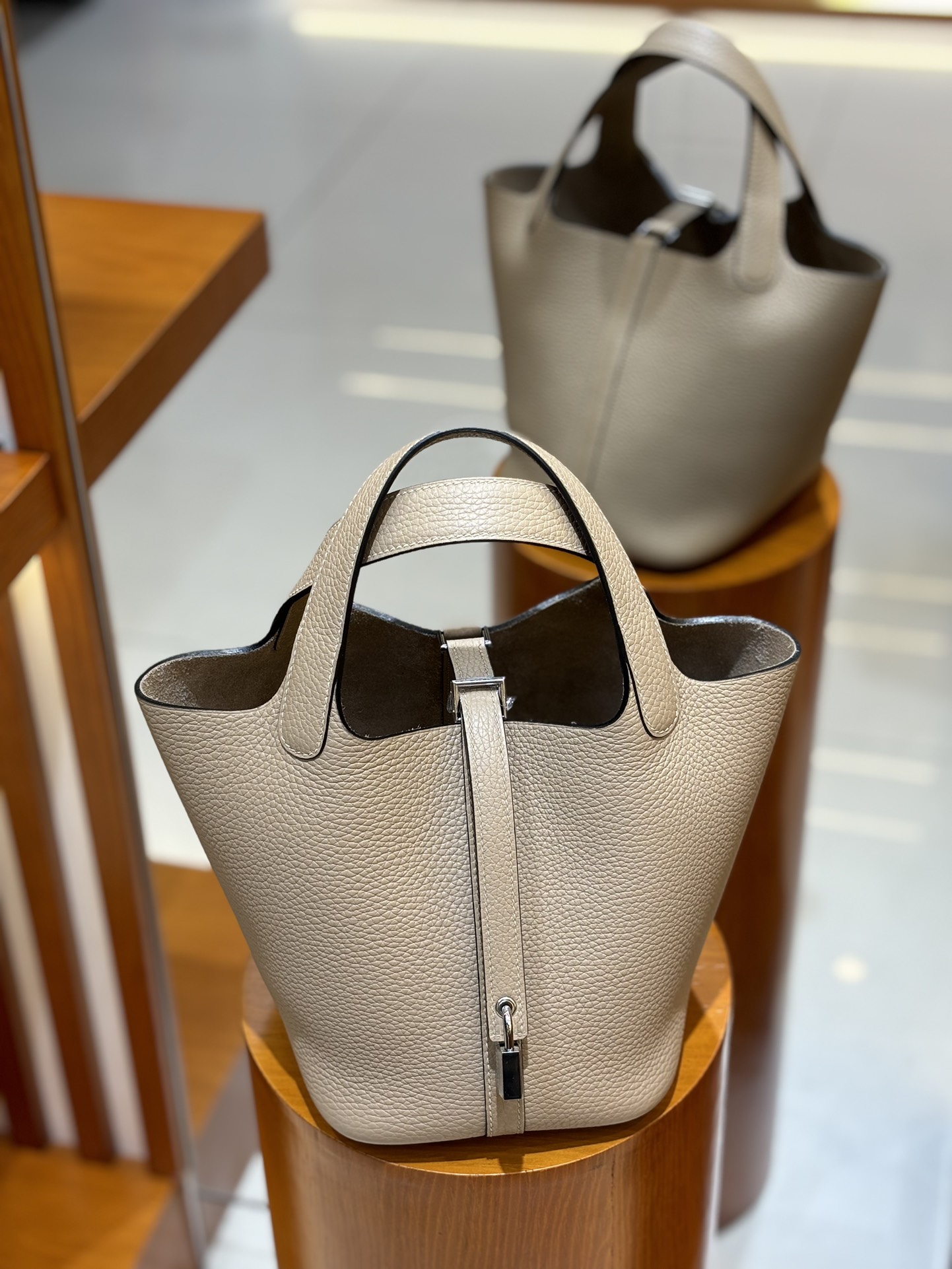 Hermes Style Grey Leather Bag Lookbook Reference image 1