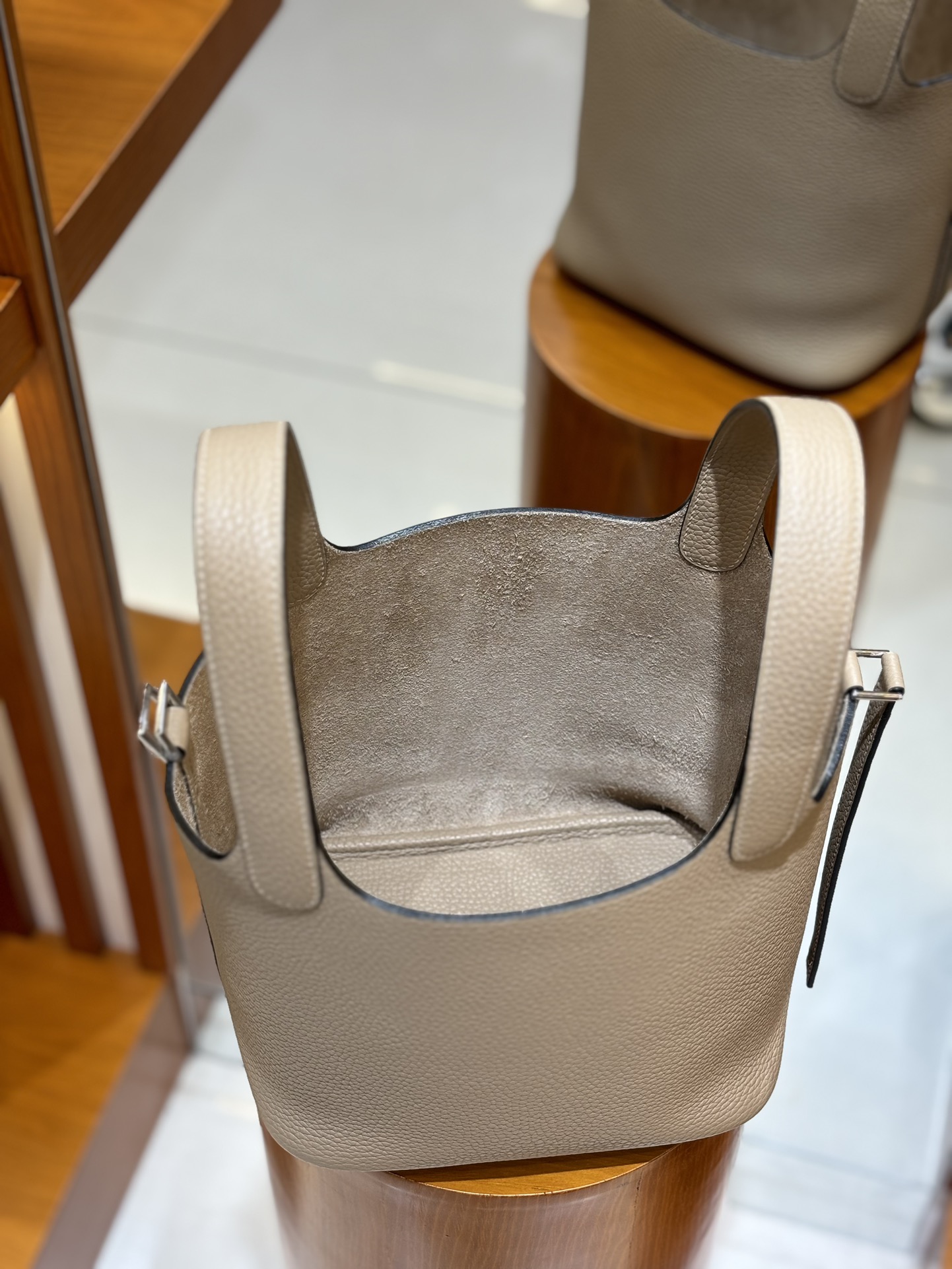 Hermes Style Grey Leather Bag Lookbook Reference image 2
