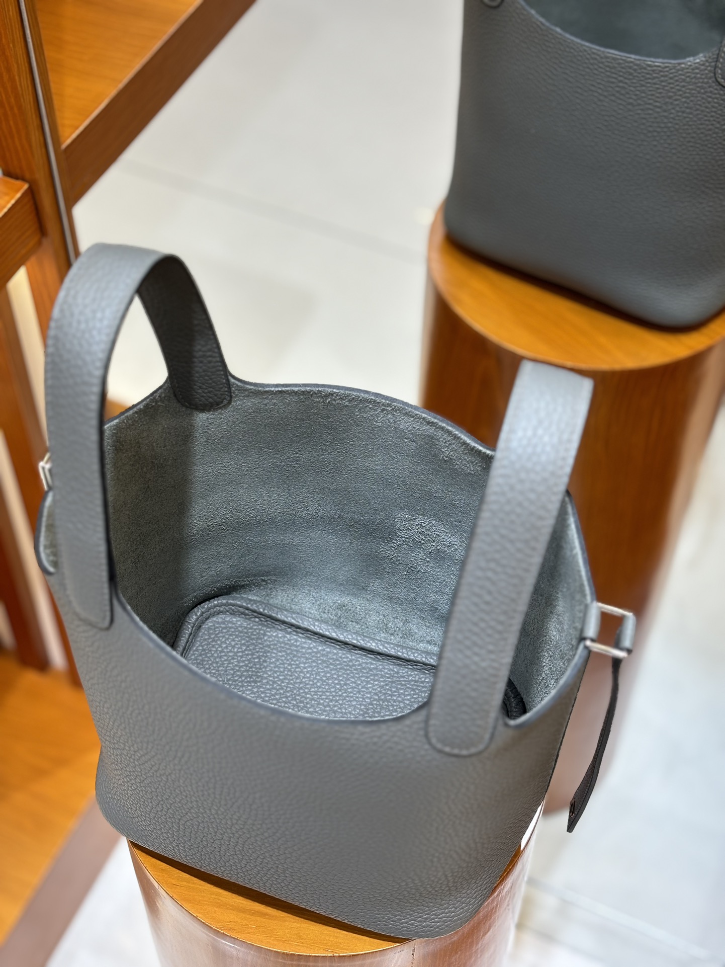 Hermes Style Grey Leather Bag Lookbook Reference image 2