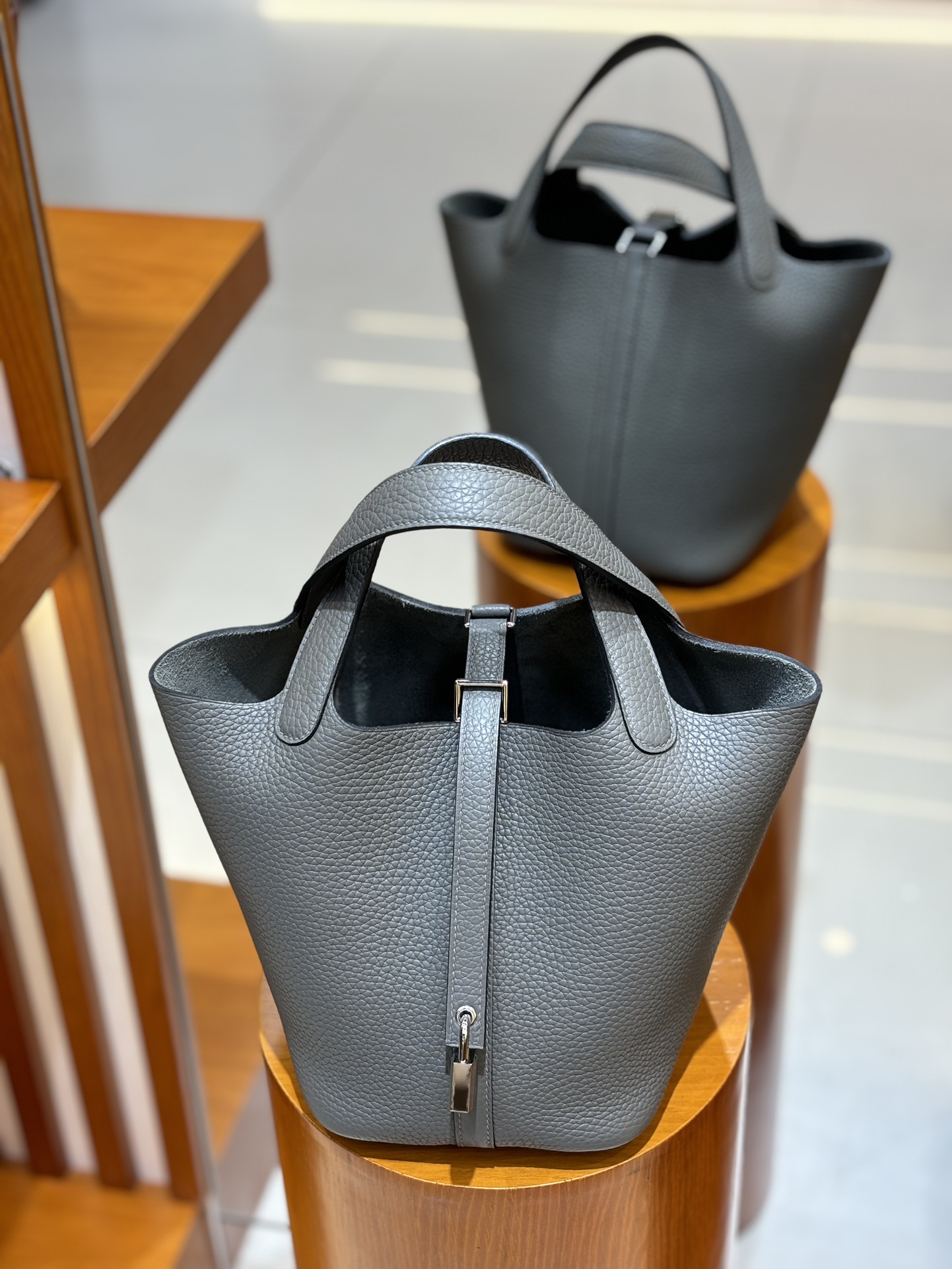 Hermes Style Grey Leather Bag Lookbook Reference image 1