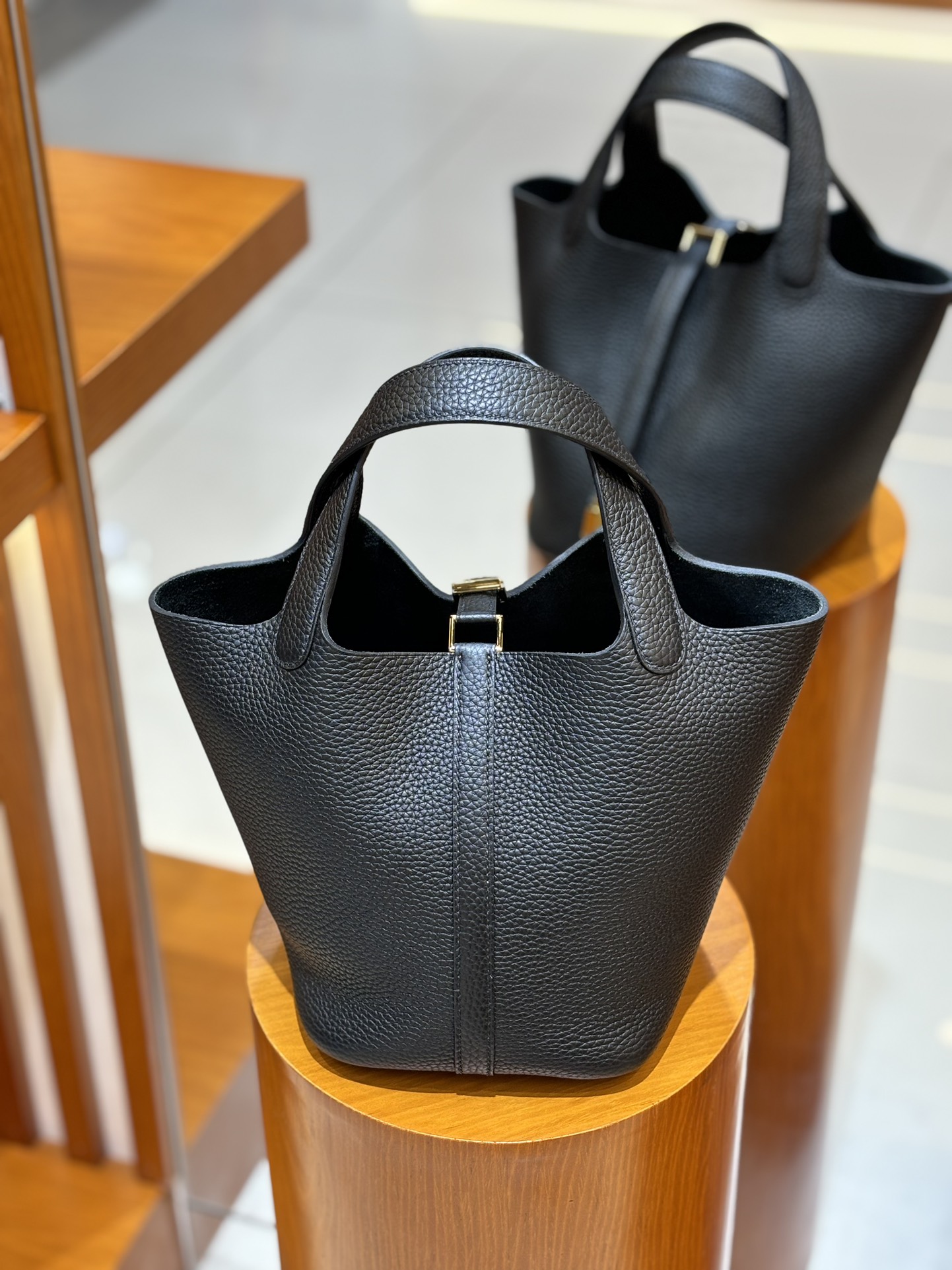 Hermes Style Black Leather Bag Lookbook Reference image 2