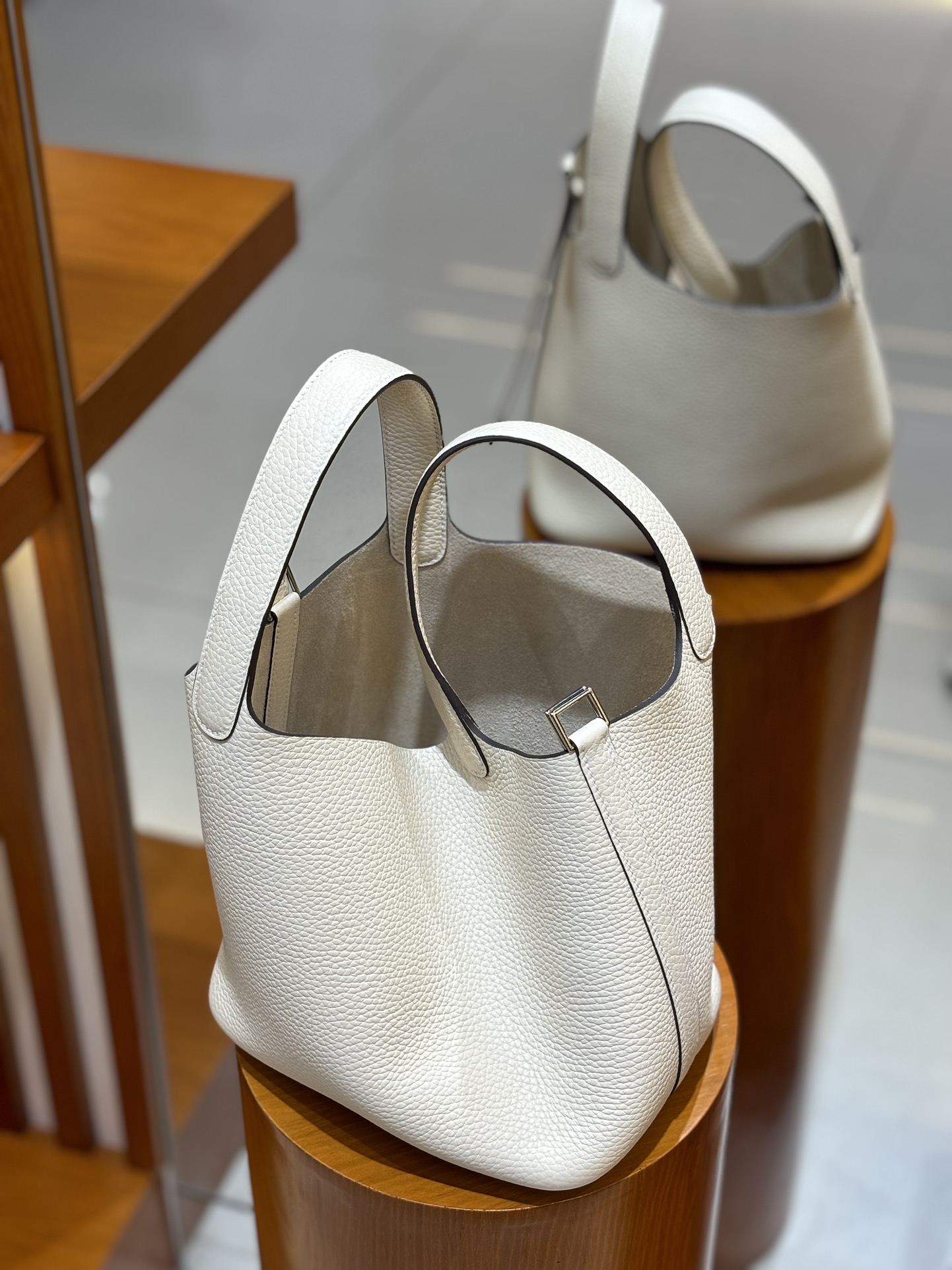 Hermes Style White Leather Bag Lookbook Reference image 2