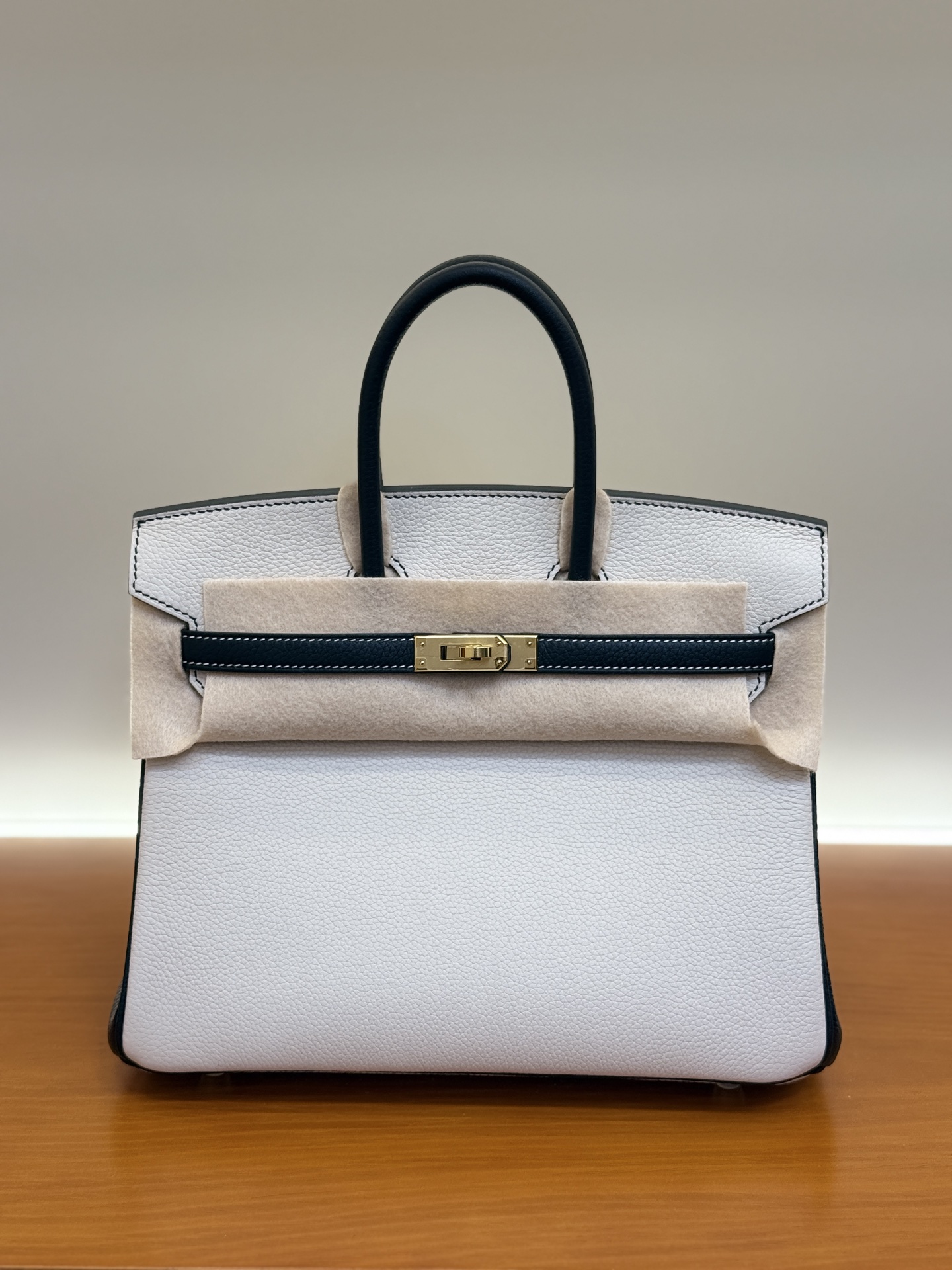 NO:698318,B25Cm Togo leather, all-steel hardware, full-hand panda color matching/gold buckle hand-nailed, Hermes, hermes, Hermes,19860909B25Cm Togo皮 全钢五金 全手熊猫拼色/金扣手工钉,爱马仕,hermes,Hermes,,Bag