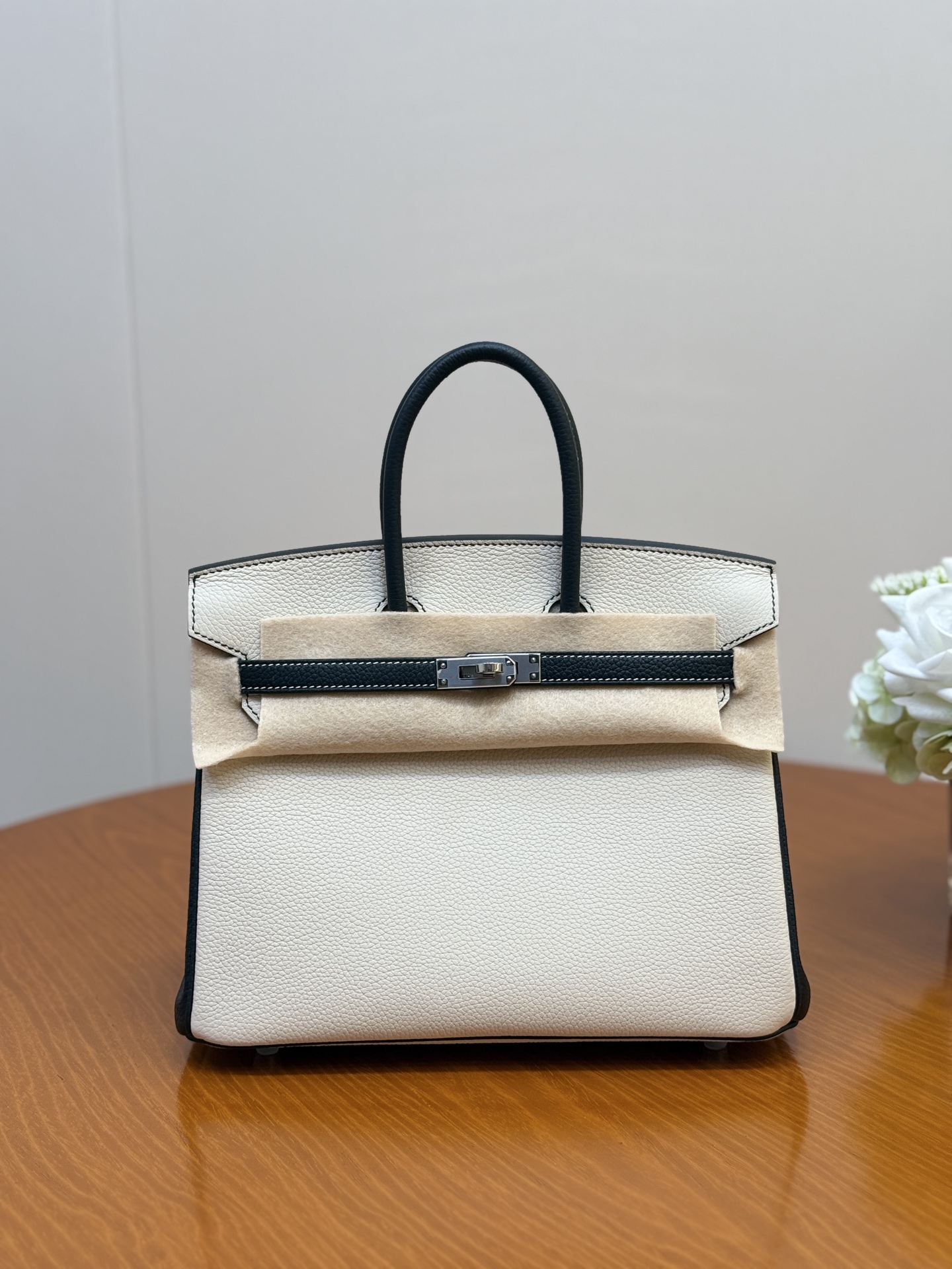 NO:698294,B25Cm Togo leather, all-steel hardware, full-hand panda color matching/silver buckle hand-nailed, Hermes, hermes, Hermes,19860909B25Cm Togo皮 全钢五金 全手熊猫拼色/银扣手工钉,爱马仕,hermes,Hermes,,Bag
