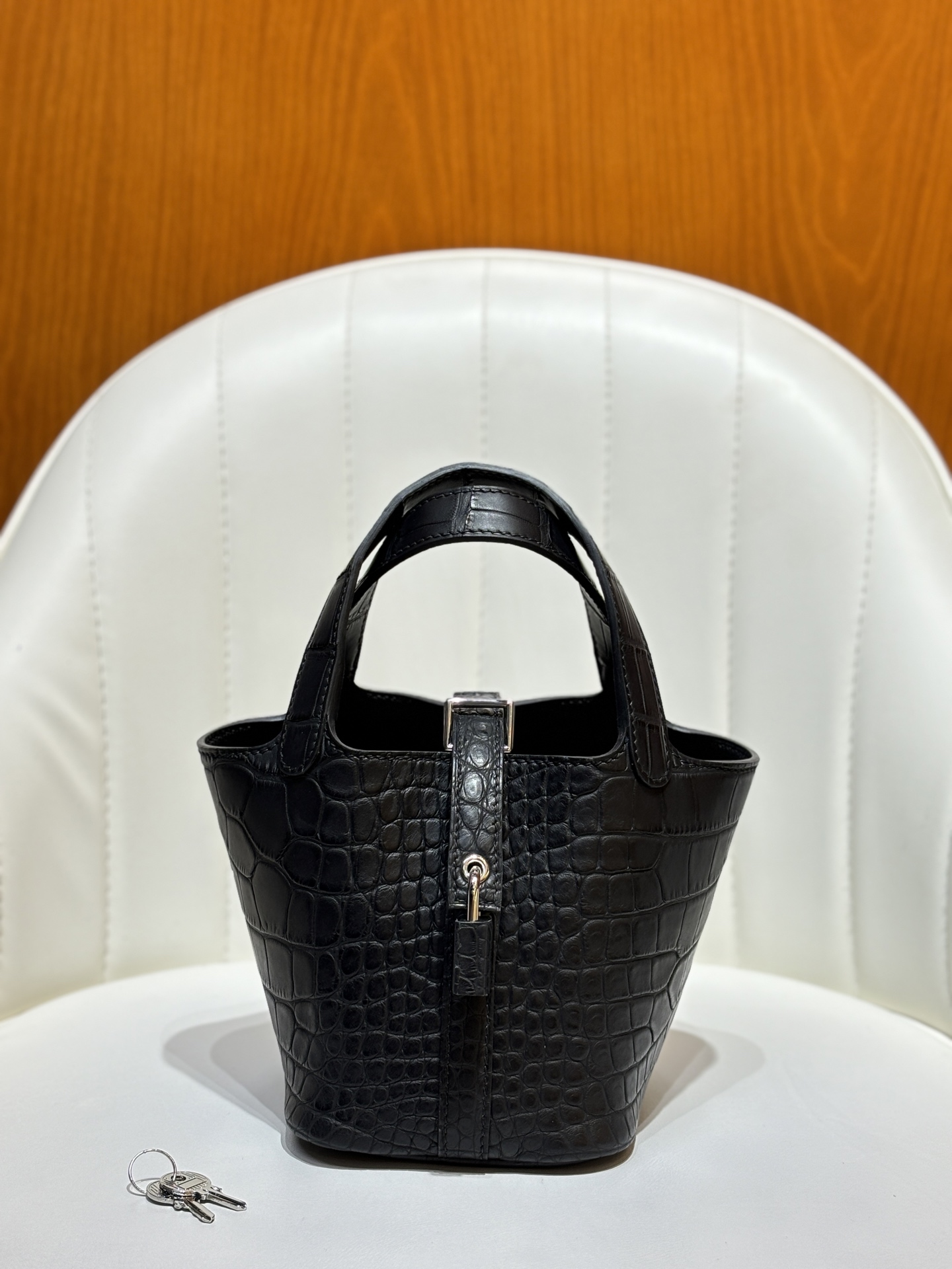 NO:699917,Black/silver buckle icoton vegetable basket 14CM American crocodile skin, fully handmade in stock, other colors can be ordered, Hermes, hermes, crocodile skin, Hermes,19860909黑色/银扣 icoton 菜篮子 14CM 美洲鳄鱼皮 全手工现货 其他颜色均可预定,爱马仕,hermes,crocodile skin,Hermes,,Bag