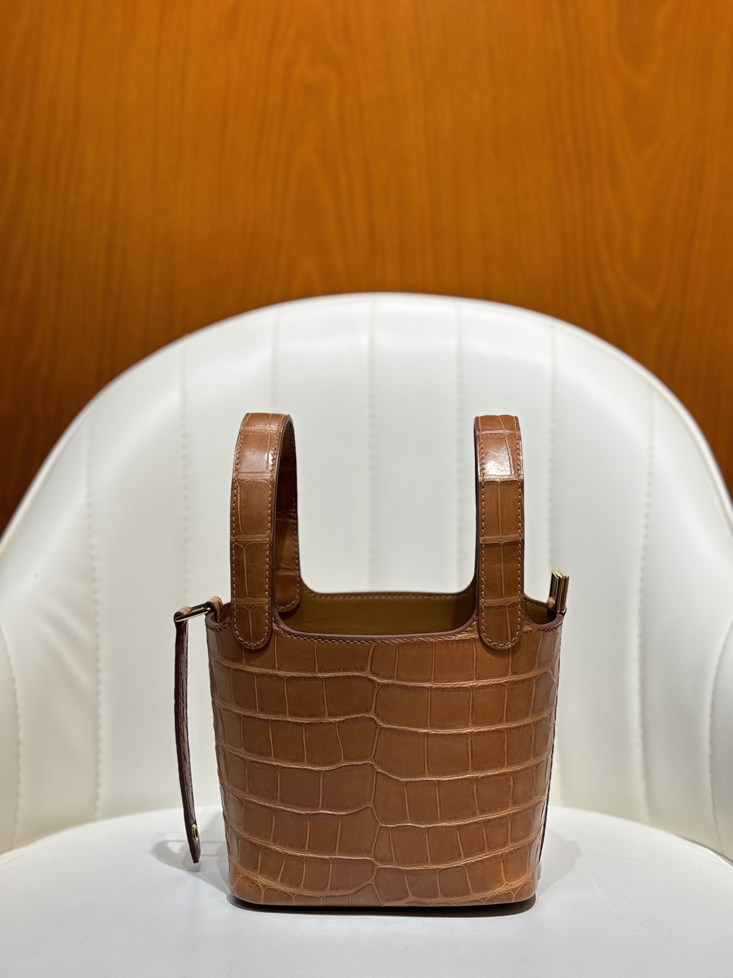 NO:699893,Golden brown/gold buckle icoton vegetable basket 14CM American crocodile skin, fully handmade in stock, other colors can be ordered, Hermes, hermes, crocodile skin, Hermes,19860909金棕/金扣 icoton 菜篮子 14CM 美洲鳄鱼皮 全手工现货 其他颜色均可预定,爱马仕,hermes,crocodile skin,Hermes,,Bag