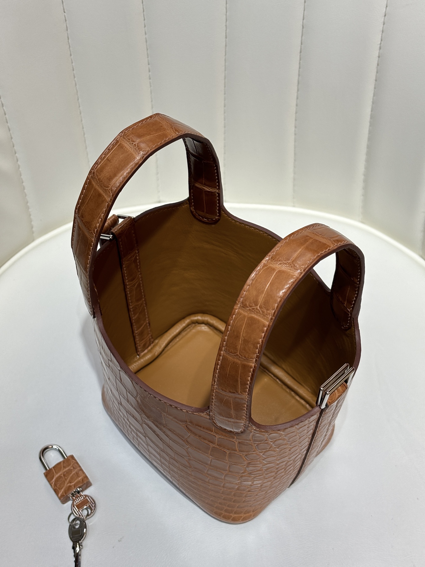 NO:699896,Gold brown/silver buckle icoton vegetable basket 14CM American crocodile skin, fully handmade and in stock, other colors can be ordered, Hermes, hermes, crocodile skin, Hermes,19860909金棕/银扣 icoton 菜篮子 14CM 美洲鳄鱼皮 全手工现货 其他颜色均可预定,爱马仕,hermes,crocodile skin,Hermes,,Bag