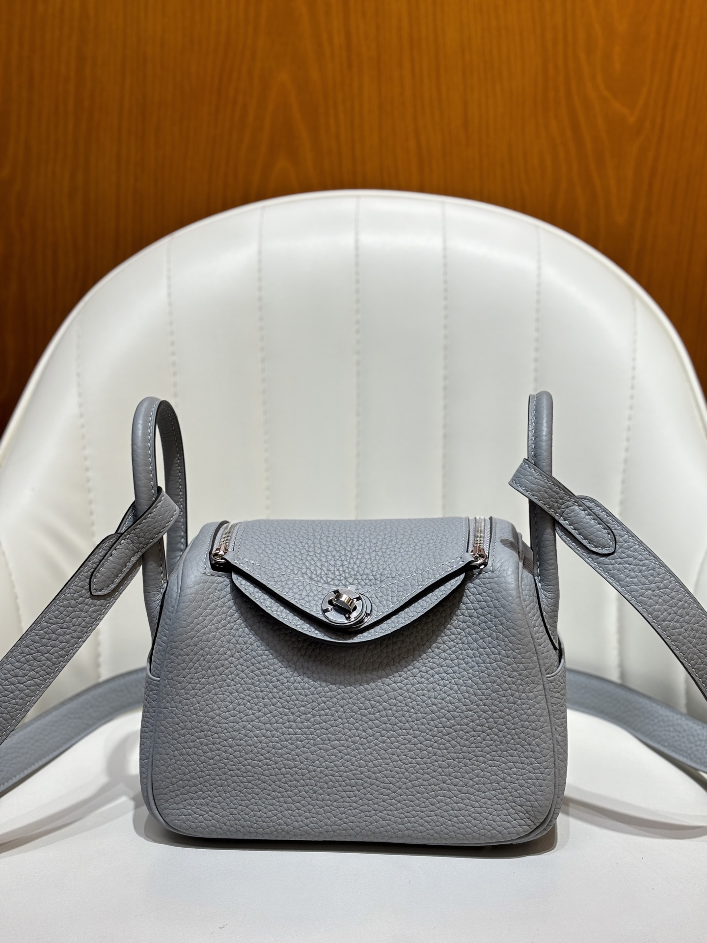 NO:698307,Puppet gray/silver buckle Xiaolindi Mini lindy 19CM imported TC cowhide all-steel hardware material semi-hand-stitched wax thread details, Hermes, hermes, cowhide, Hermes,19860909木偶灰/银扣 小林地Mini lindy 19CM 进口TC牛皮 全钢五金材质 半手缝蜡线细节图,爱马仕,hermes,cowhide,Hermes,,Bag