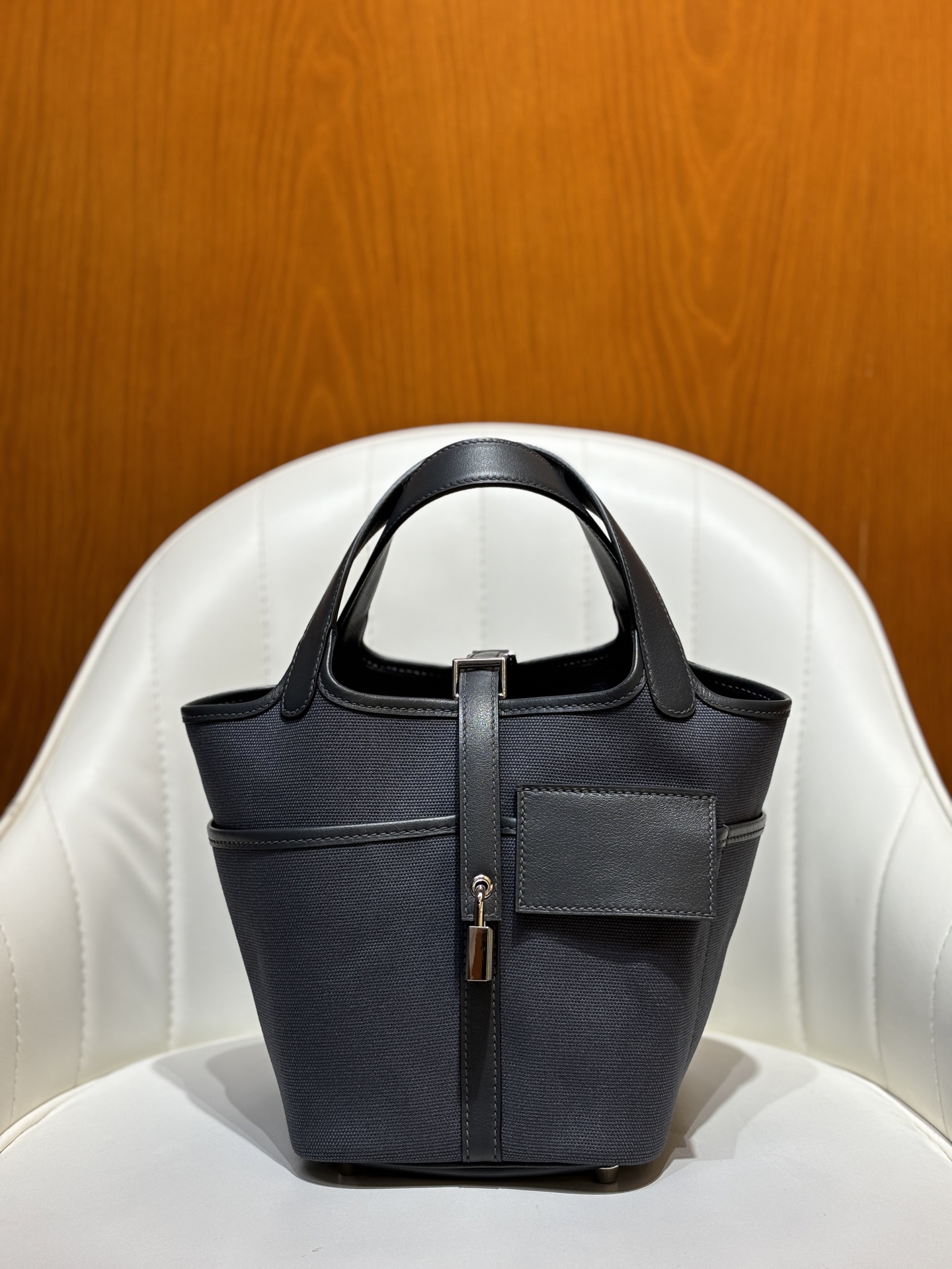 NO:699277,Slate gray/silver buckle Cargo vegetable basket 18cm Swift leather and canvas Semi-handmade full wax thread quality Real stock, Hermes, hermes, stuart weitzman, Hermes,19860909石板灰/银扣 Cargo 菜篮子18cm Swift皮拼帆布 半手工全蜡线品质 现货实拍,爱马仕,hermes,stuart weitzman,Hermes,,Bag