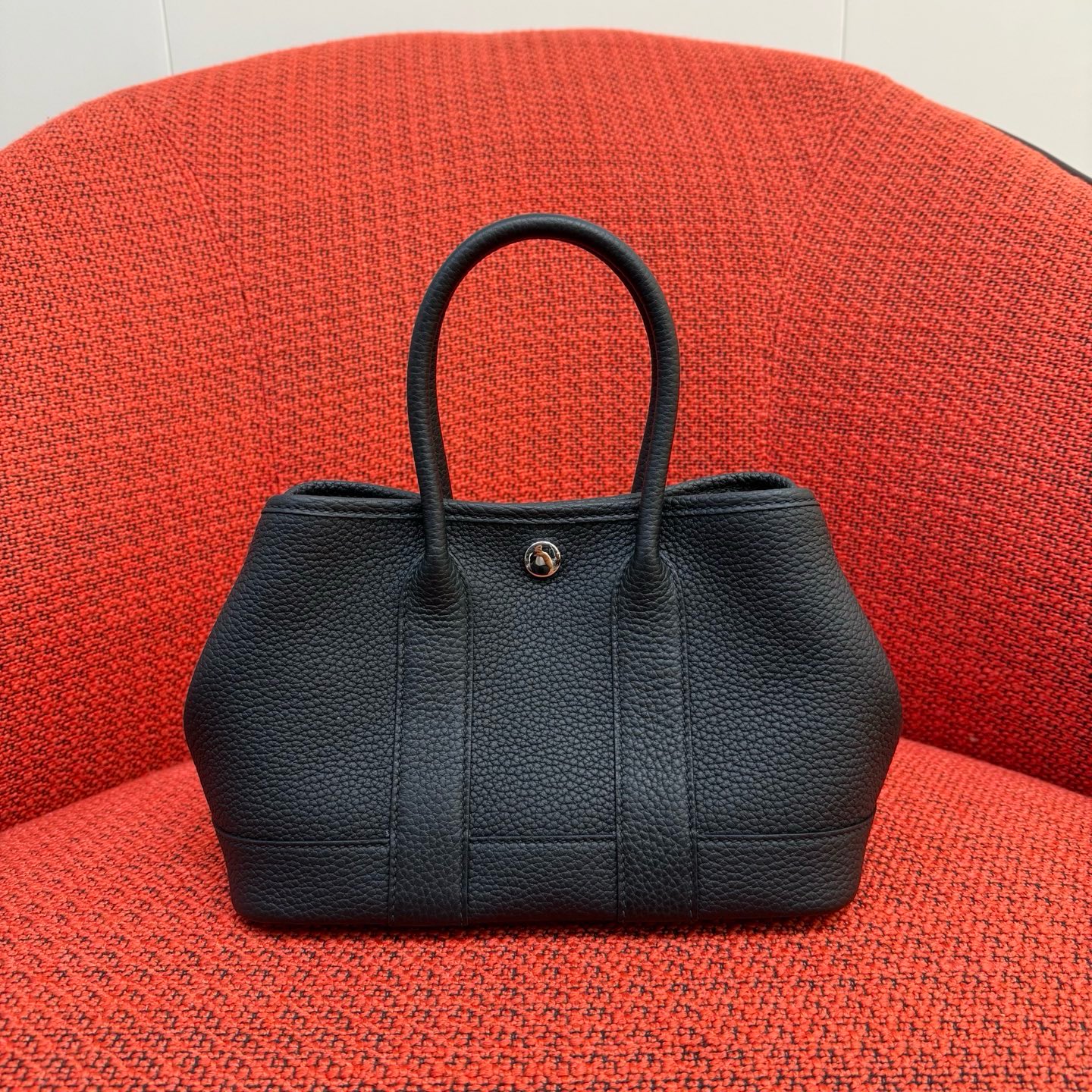 NO:919484,The latest garden bag Neo (mini) garden full leather size 23x16x10 Ntogo leather wax line to version handcraft black, Hermes, hermes, Hermes,19860909最新款花园包 Neo（mini）garden 全皮款 尺寸23x16x10 Ntogo皮 蜡线对版 手工工艺 黑色,爱马仕,hermes,Hermes,,Bag