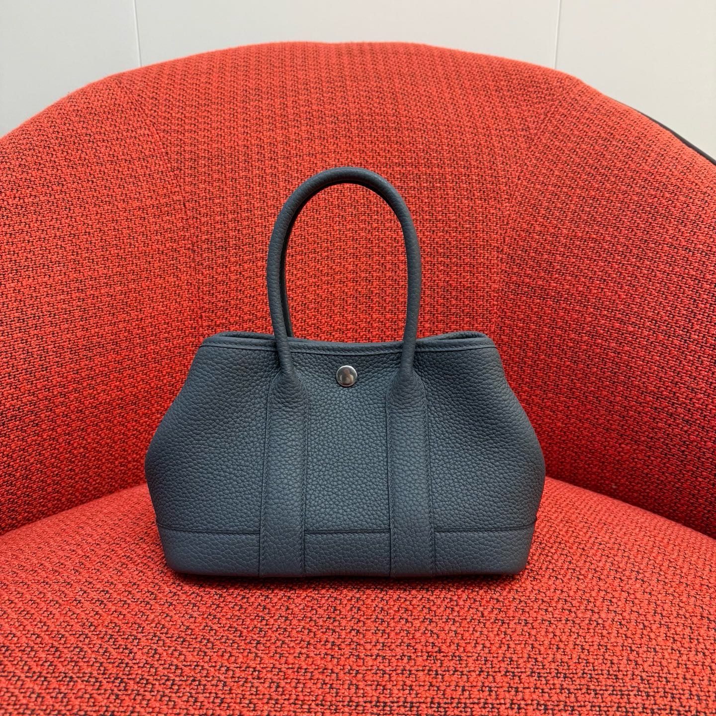 NO:919480,The latest garden bag Neo (mini) garden full leather size 23x16x10 Ntogo leather wax thread matching handmade craftsmanship slate gray, Hermes, hermes, Hermes,19860909最新款花园包 Neo（mini）garden 全皮款 尺寸23x16x10 Ntogo皮 蜡线对版 手工工艺 石板灰,爱马仕,hermes,Hermes,,Bag