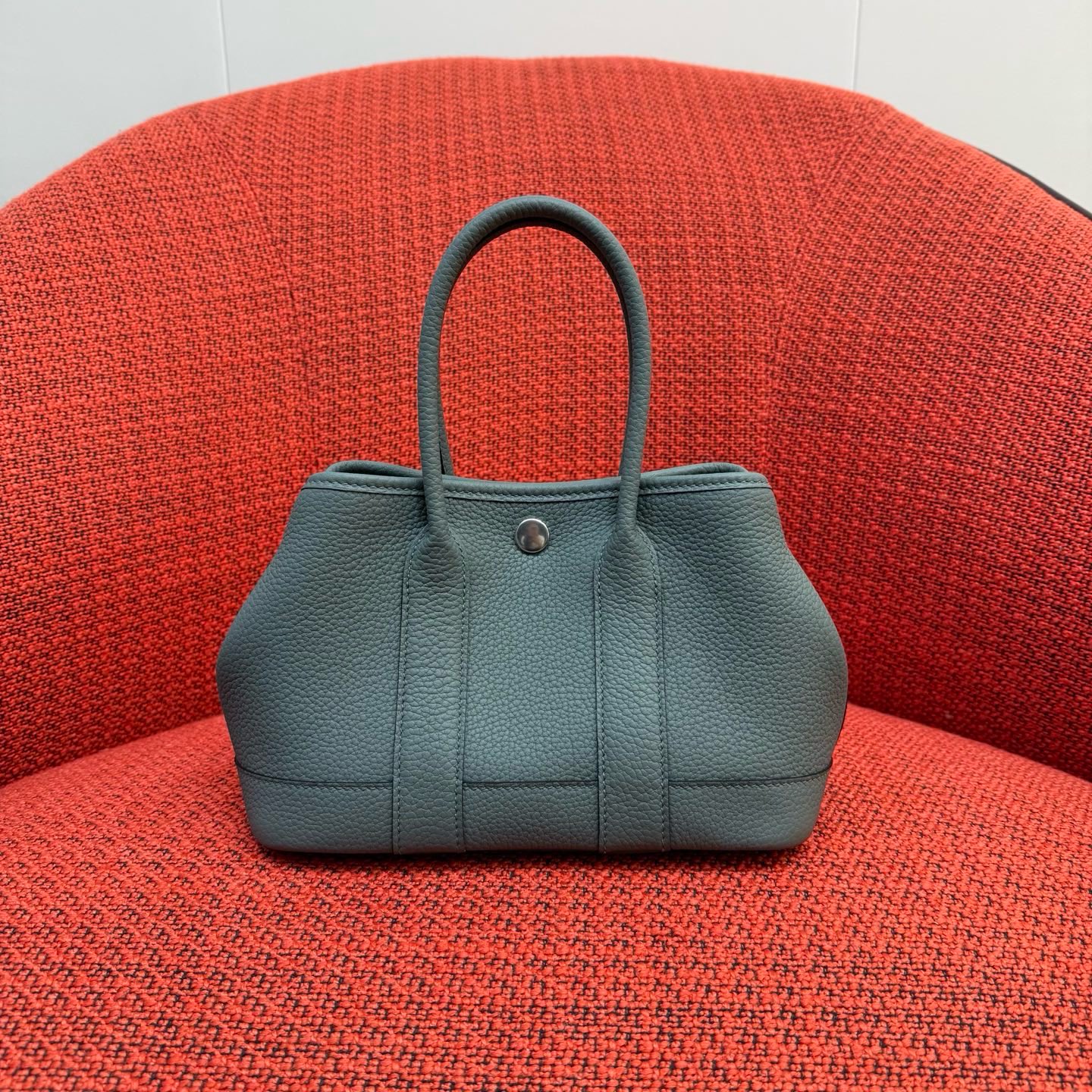 NO:919482,The latest garden bag Neo (mini) garden full leather size 23x16x10 Ntogo leather wax thread matching handmade craftsmanship almond green, Hermes, hermes, Hermes,19860909最新款花园包 Neo（mini）garden 全皮款 尺寸23x16x10 Ntogo皮 蜡线对版 手工工艺 杏仁绿,爱马仕,hermes,Hermes,,Bag