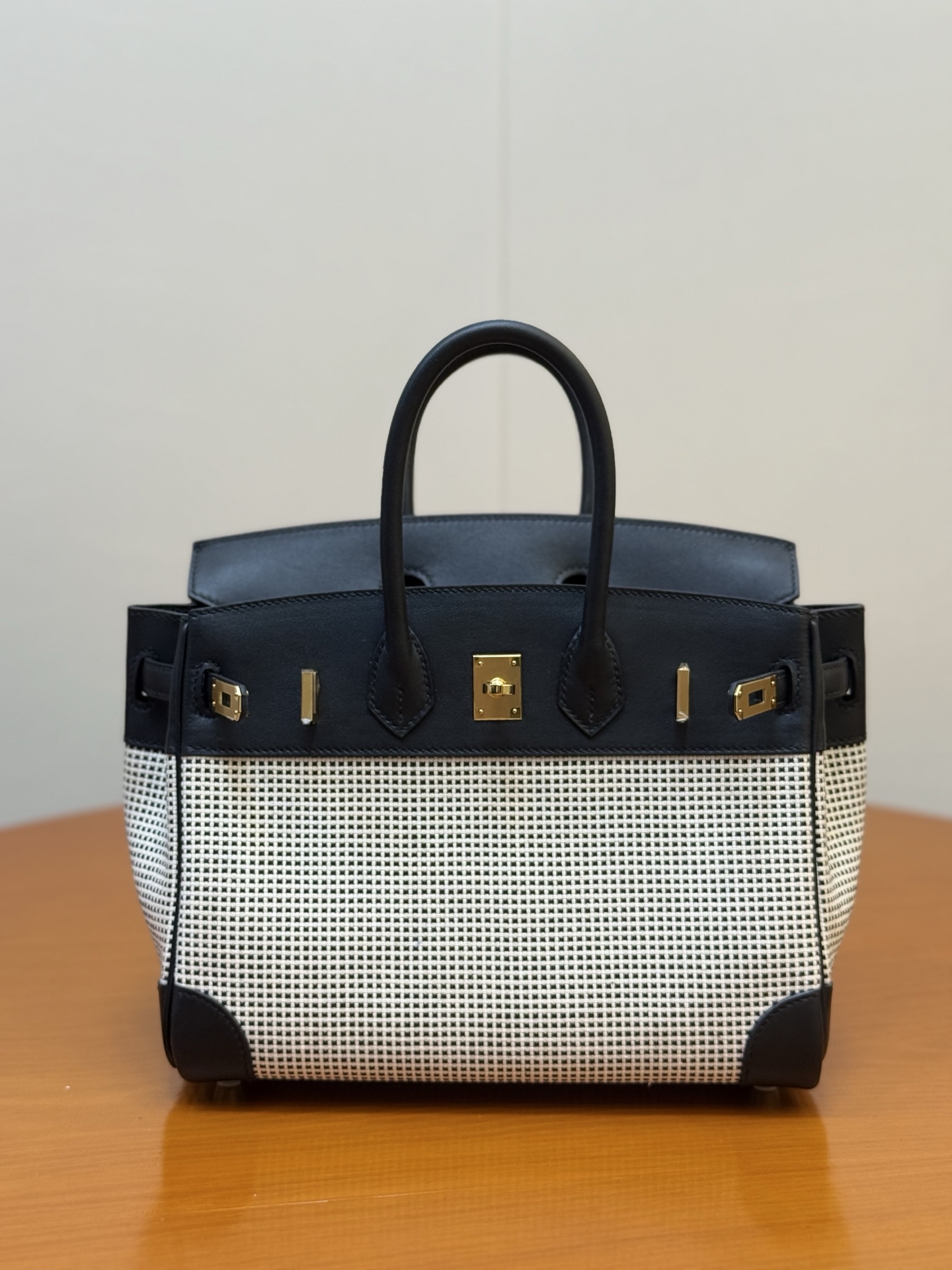 Birkin 25cm Panda Color Handbag, Swift Leather and Waffle Canvas with Gold Hardware 2 i1753331024405 4377 0 6