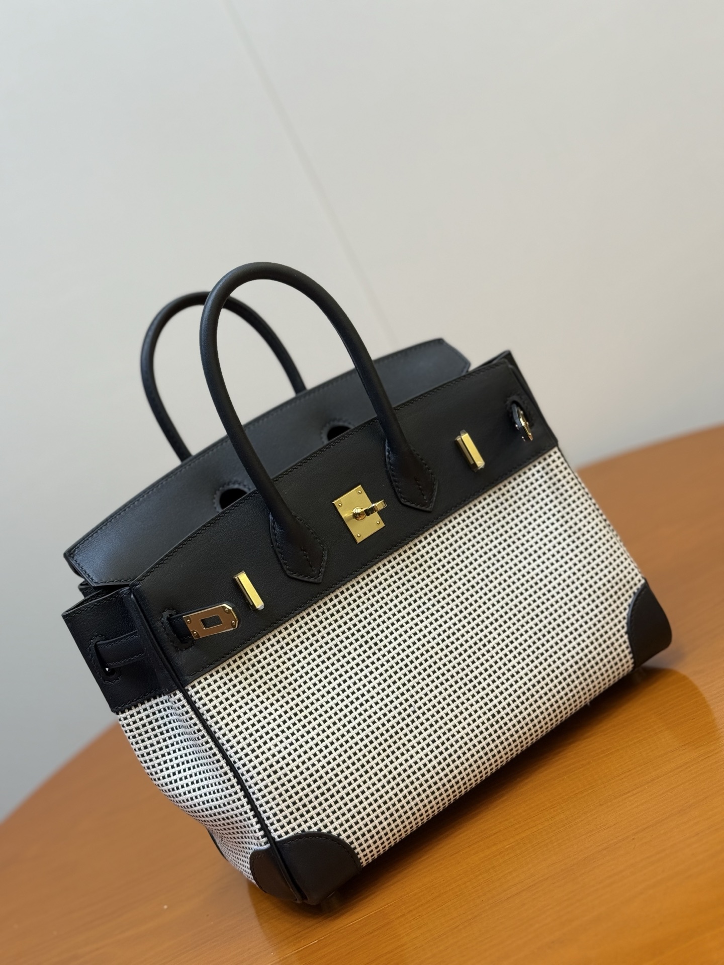 Birkin 25cm Panda Color Handbag, Swift Leather and Waffle Canvas with Gold Hardware 4 i1753331026218 3801 0 10