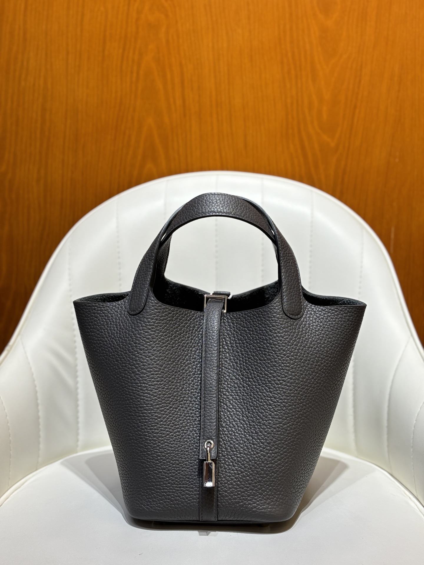 NO:699805,Slate gray/silver buckle 18CM vegetable basket fully handmade silver buckle in stock TC leather fully handmade full wax thread sewing real shot details, Hermes, hermes, Hermes,19860909石板灰/银扣 18CM 菜篮子全手工银扣现货TC皮质全手工全蜡线缝制实拍细节图,爱马仕,hermes,Hermes,,Bag