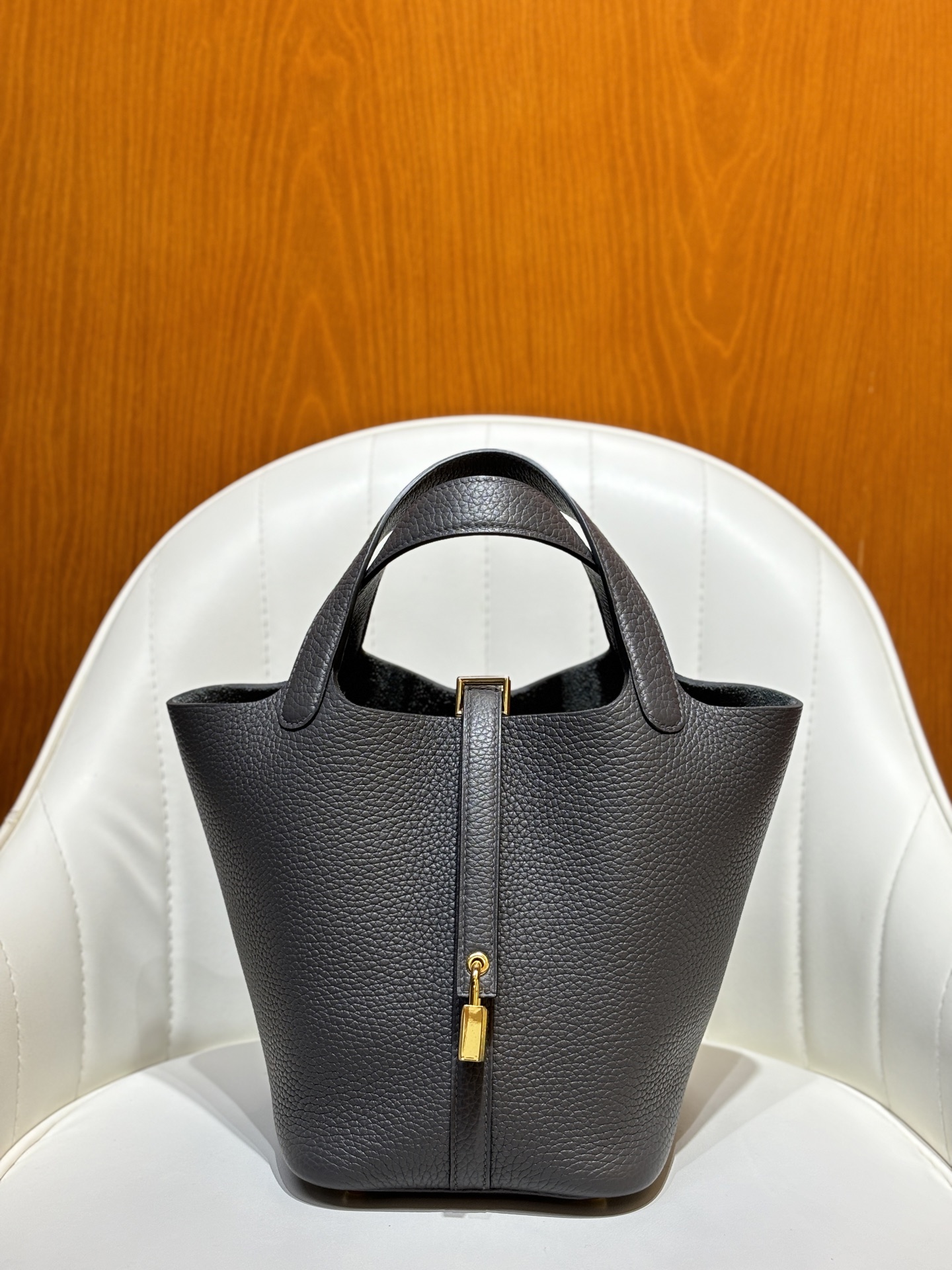 NO:699808,Slate gray/gold buckle 18CM vegetable basket fully handmade silver buckle in stock TC leather fully handmade full wax thread sewing real shot details, Hermes, hermes, Hermes,19860909石板灰/金扣 18CM 菜篮子全手工银扣现货TC皮质全手工全蜡线缝制实拍细节图,爱马仕,hermes,Hermes,,Bag