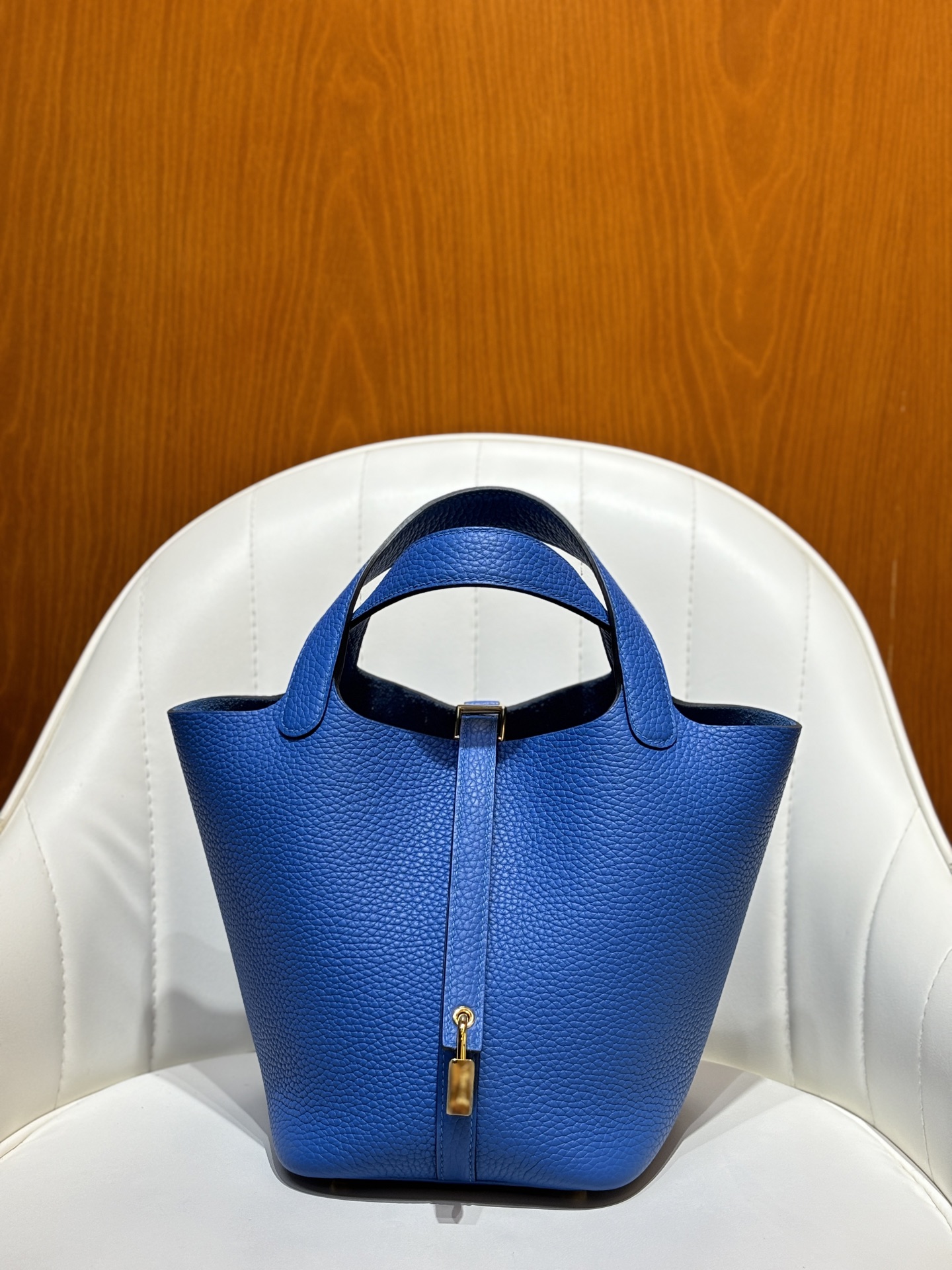 NO:699814,French blue/gold buckle 18CM vegetable basket fully handmade silver buckle in stock TC leather fully handmade full wax thread sewing real shot details, Hermes, hermes, Hermes,19860909法国蓝/金扣 18CM 菜篮子全手工银扣现货TC皮质全手工全蜡线缝制实拍细节图,爱马仕,hermes,Hermes,,Bag