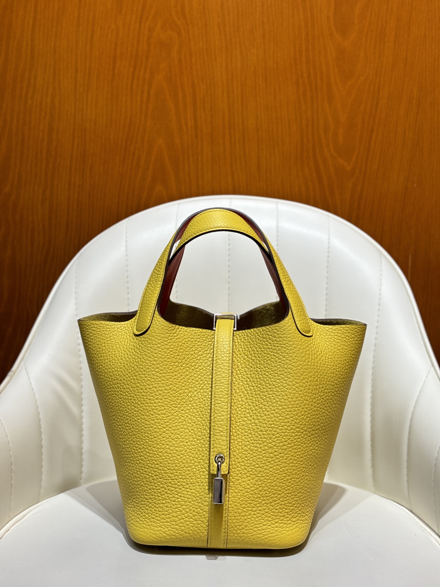 NO:699836,TC Nabrat yellow with Swift poppy orange/silver buckle 18CM vegetable basket fully handmade silver buckle in stock TC leather fully handmade full wax thread sewing real shot details, Hermes, hermes, stuart weitzman, Hermes,19860909TC那不叻黄拼Swift罂粟橙/银扣 18CM 菜篮子全手工银扣现货TC皮质全手工全蜡线缝制实拍细节图,爱马仕,hermes,stuart weitzman,Hermes,,Bag