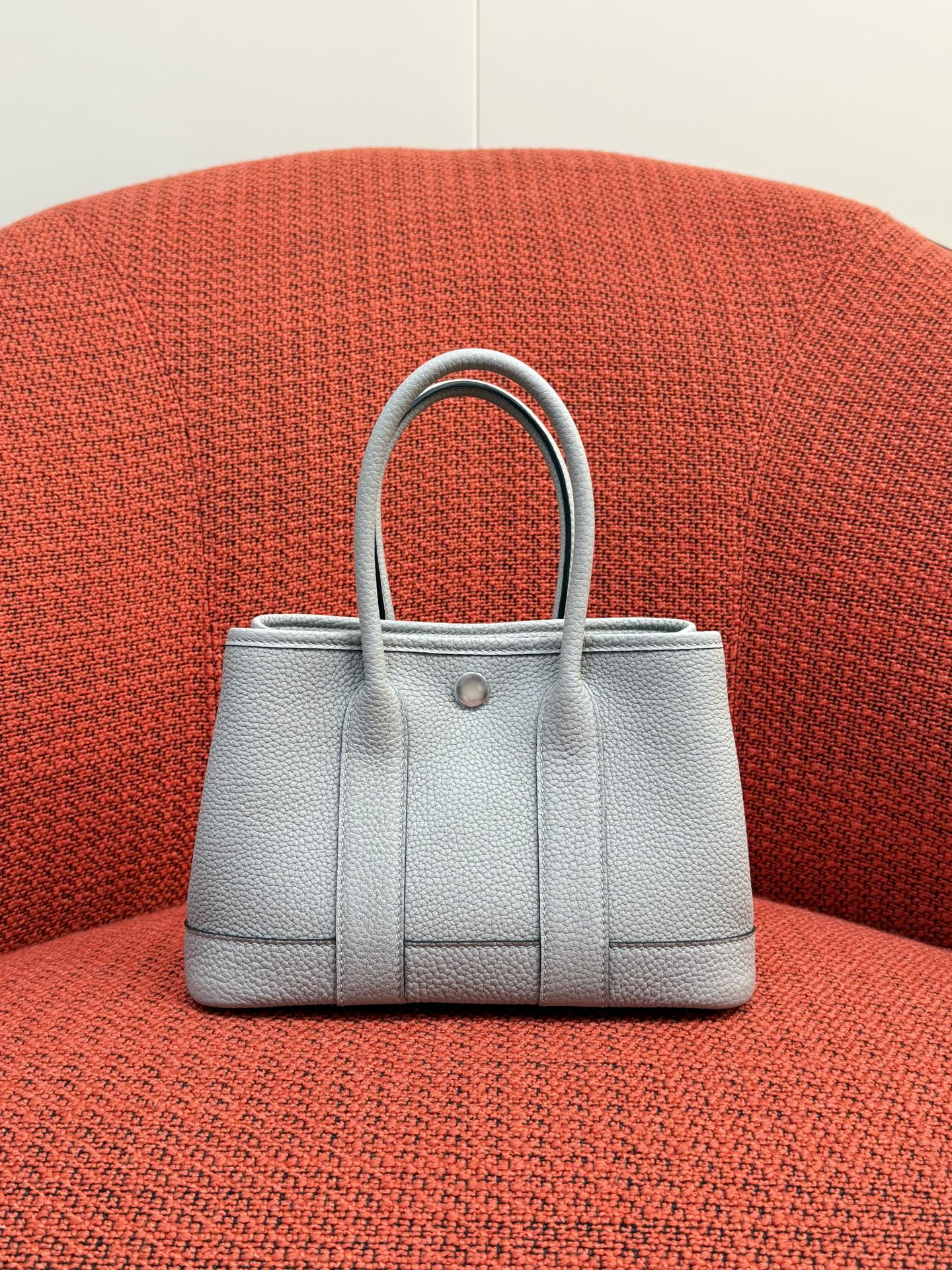 NO:919476,The latest garden bag Neo (mini) garden full leather size 23x16x10 Ntogo leather wax thread matching handmade craftsmanship glacier blue, Hermes, hermes, Hermes,19860909最新款花园包 Neo（mini）garden 全皮款 尺寸23x16x10 Ntogo皮 蜡线对版 手工工艺 冰川蓝,爱马仕,hermes,Hermes,,Bag