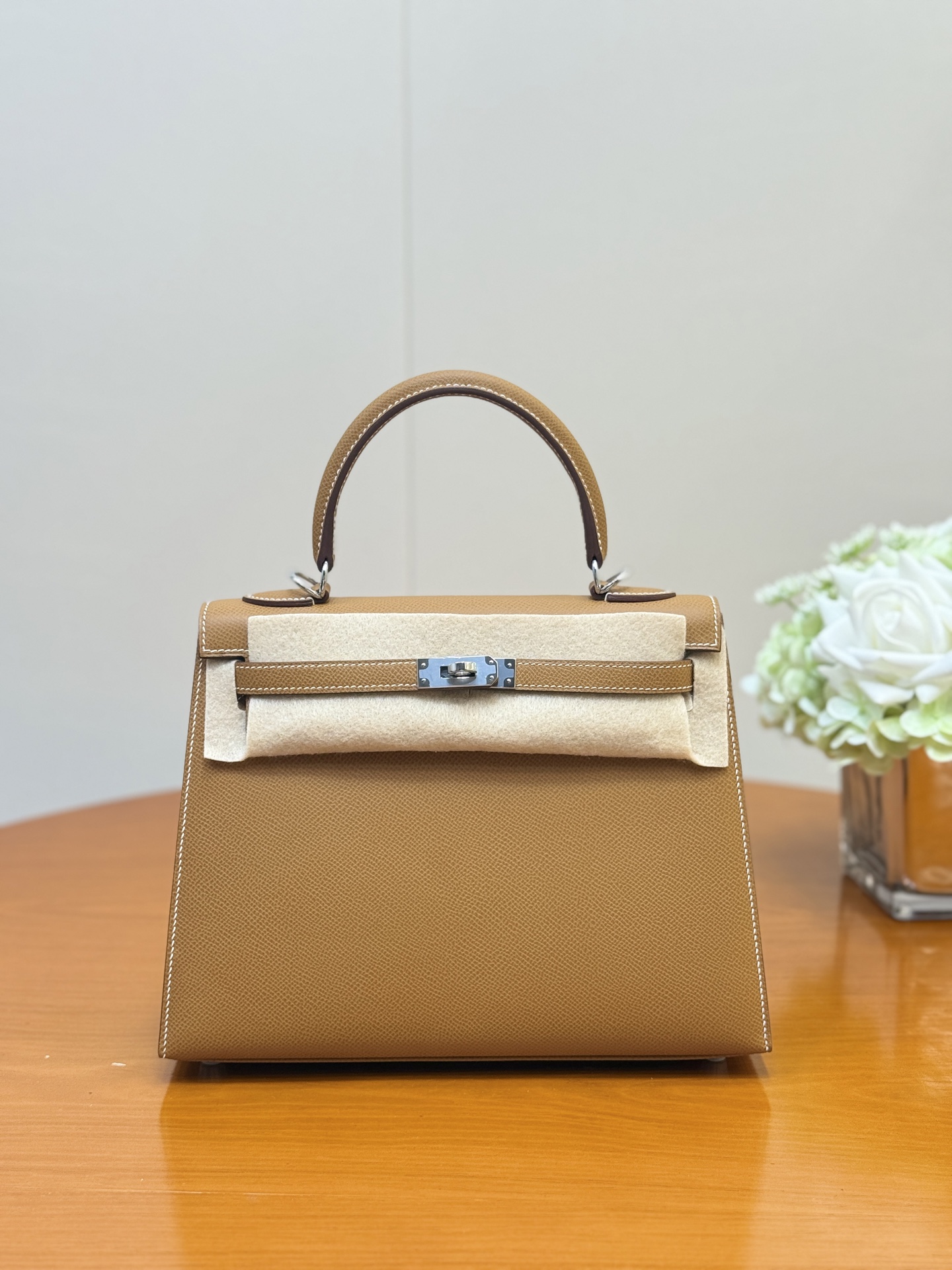 NO:700606,Kelly Esom 25cm palm print, whole hand golden brown, gold and silver buckle in stock, real shot details, Hermes, hermes, Hermes,19860909Kelly Esom 25cm 手掌纹 全手金棕色 金银扣现货 实拍细节图,爱马仕,hermes,Hermes,,Bag