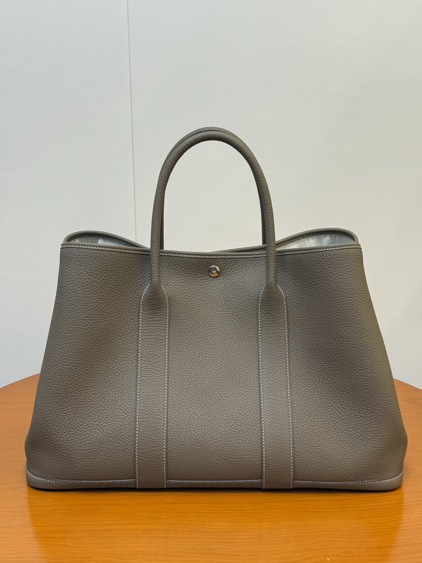 NO:763916,Elephant Gray Garden Arty 45CM Garden Bag NTogo Full Leather Dimensions Length 45x Depth 31x Width 20cm Low-key and high-end Suitable for commuting and traveling, Hermes, hermes, Hermes,19860909大象灰 Garden arty 45CM花园包 NTogo 全皮 尺寸长45x 深31x 宽20厘米 低调且高端 通勤出行都适用,爱马仕,hermes,Hermes,,Bag