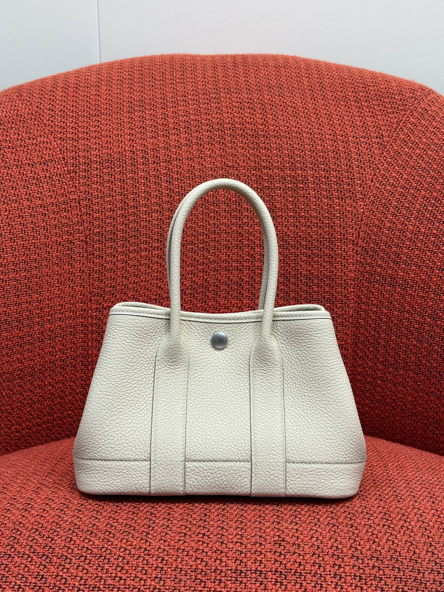 NO:919451,The latest garden bag Neo (mini) garden full leather size 23x16x10 Ntogo leather wax thread matching handmade craftsmanship milkshake white, Hermes, hermes, Hermes,19860909最新款花园包 Neo（mini）garden 全皮款 尺寸23x16x10 Ntogo皮 蜡线对版 手工工艺 奶昔白,爱马仕,hermes,Hermes,,Bag