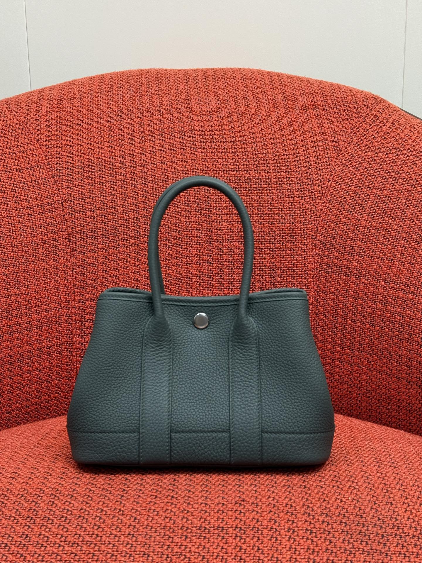 NO:919486,The latest garden bag Neo (mini) garden full leather size 23x16x10 Ntogo leather wax thread matching handmade craftsmanship swamp green, Hermes, hermes, Hermes,19860909最新款花园包 Neo（mini）garden 全皮款 尺寸23x16x10 Ntogo皮 蜡线对版 手工工艺 沼泽绿,爱马仕,hermes,Hermes,,Bag